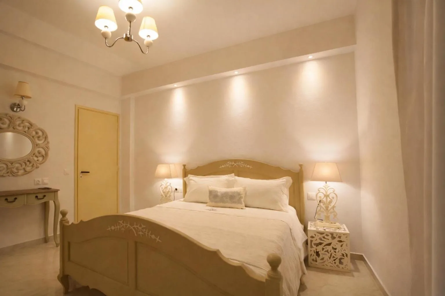 Bedroom, Bed in The White Suites