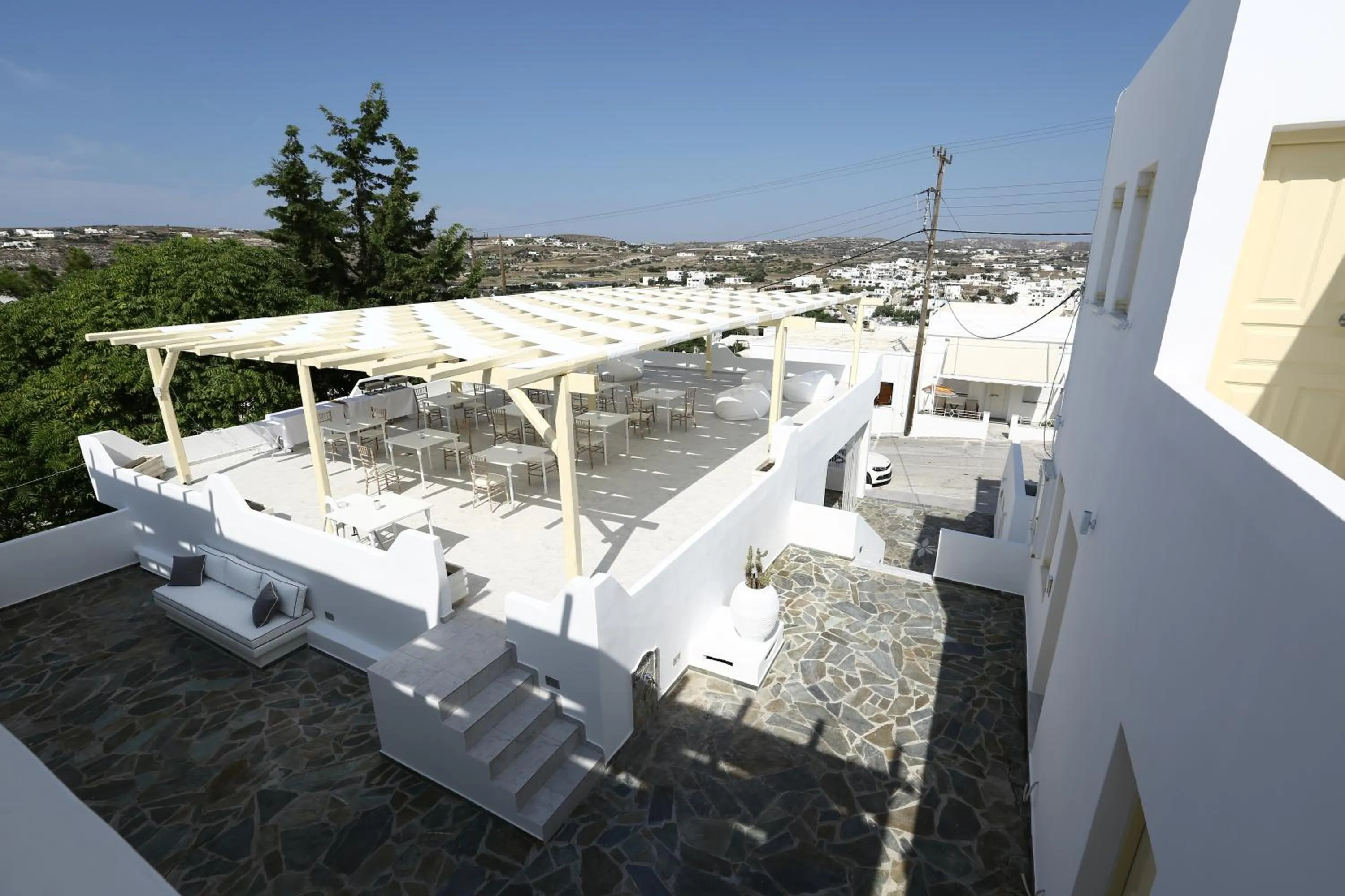 Restaurant/places to eat in The White Suites