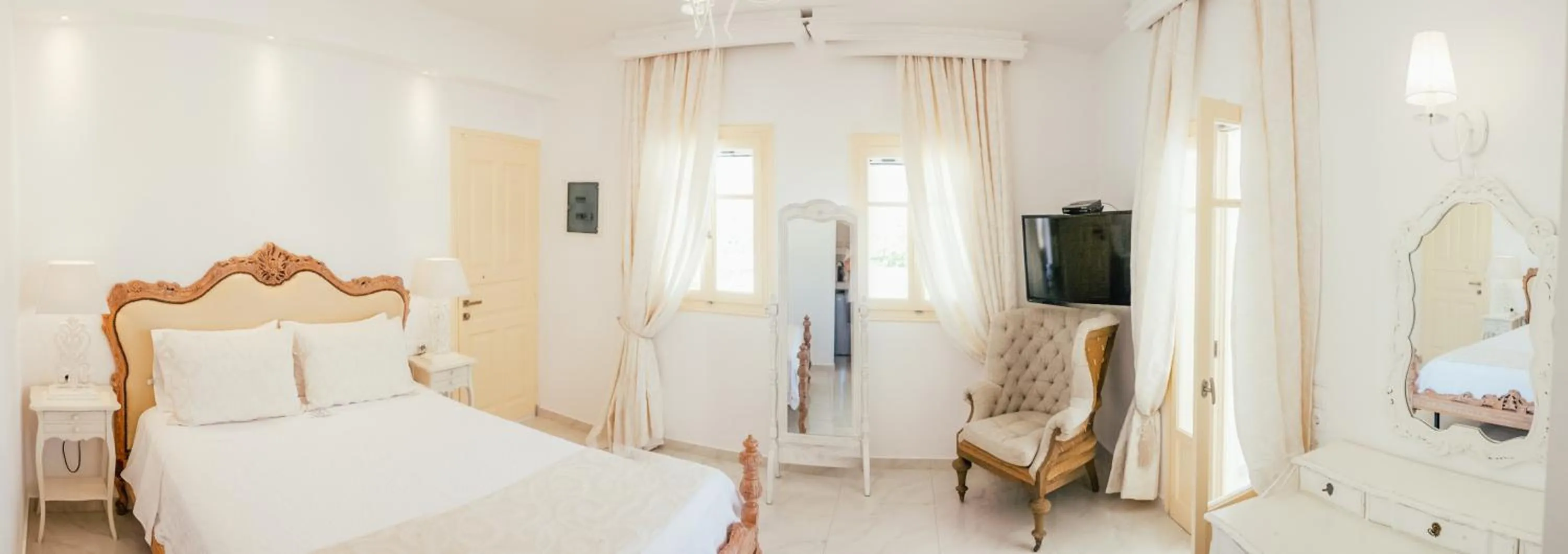 Photo of the whole room, Bed in The White Suites