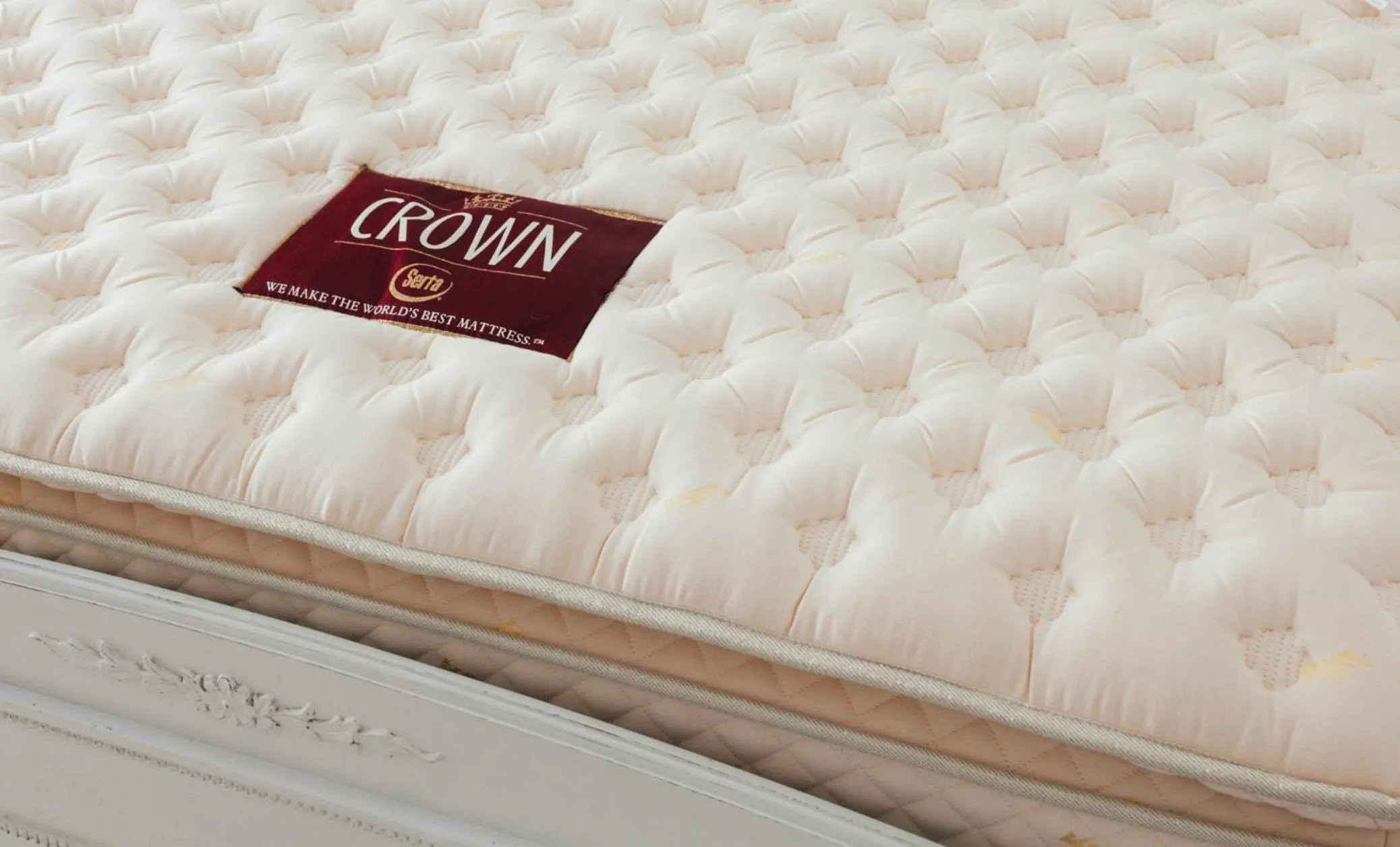 Bed in The White Suites