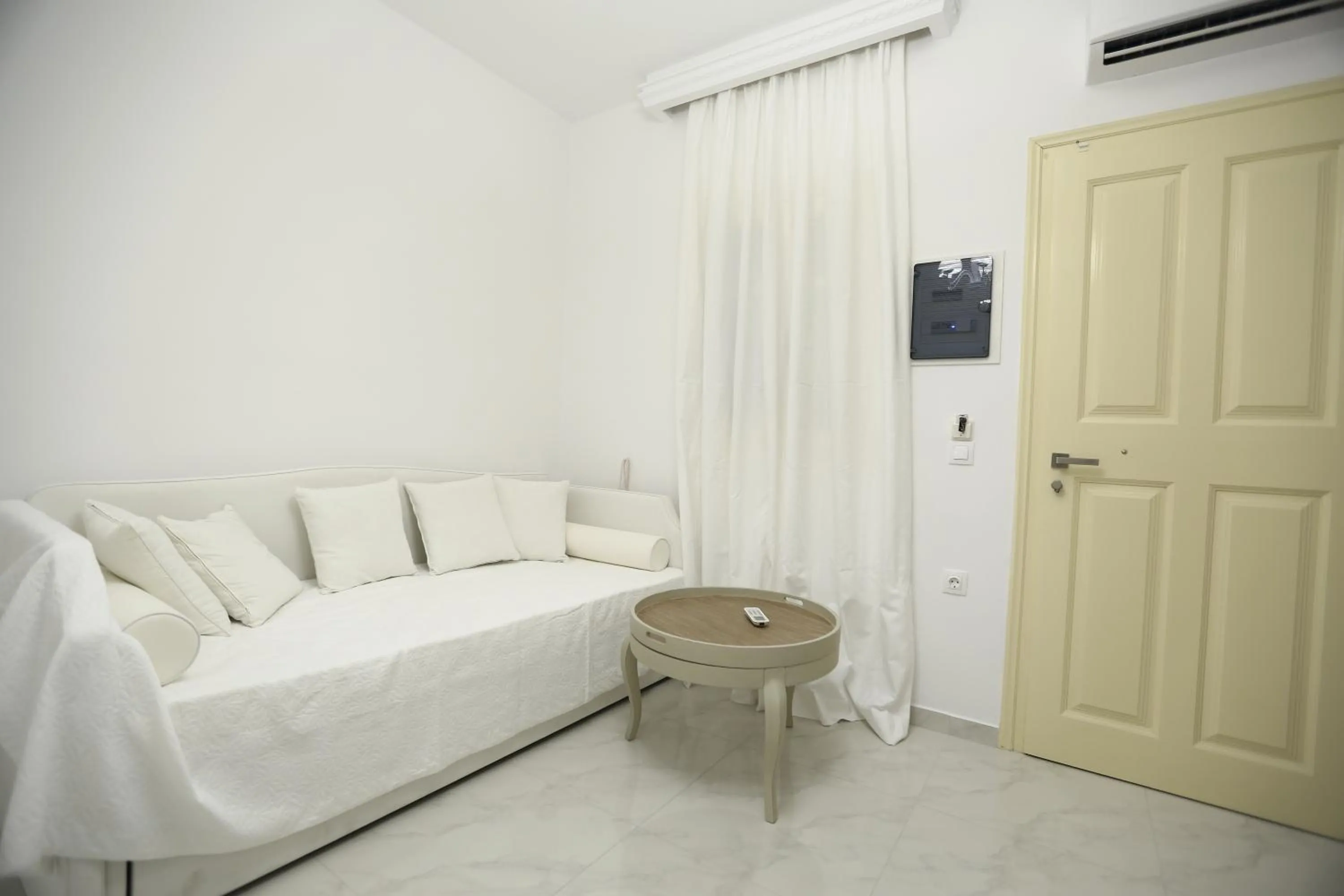 Bed in The White Suites