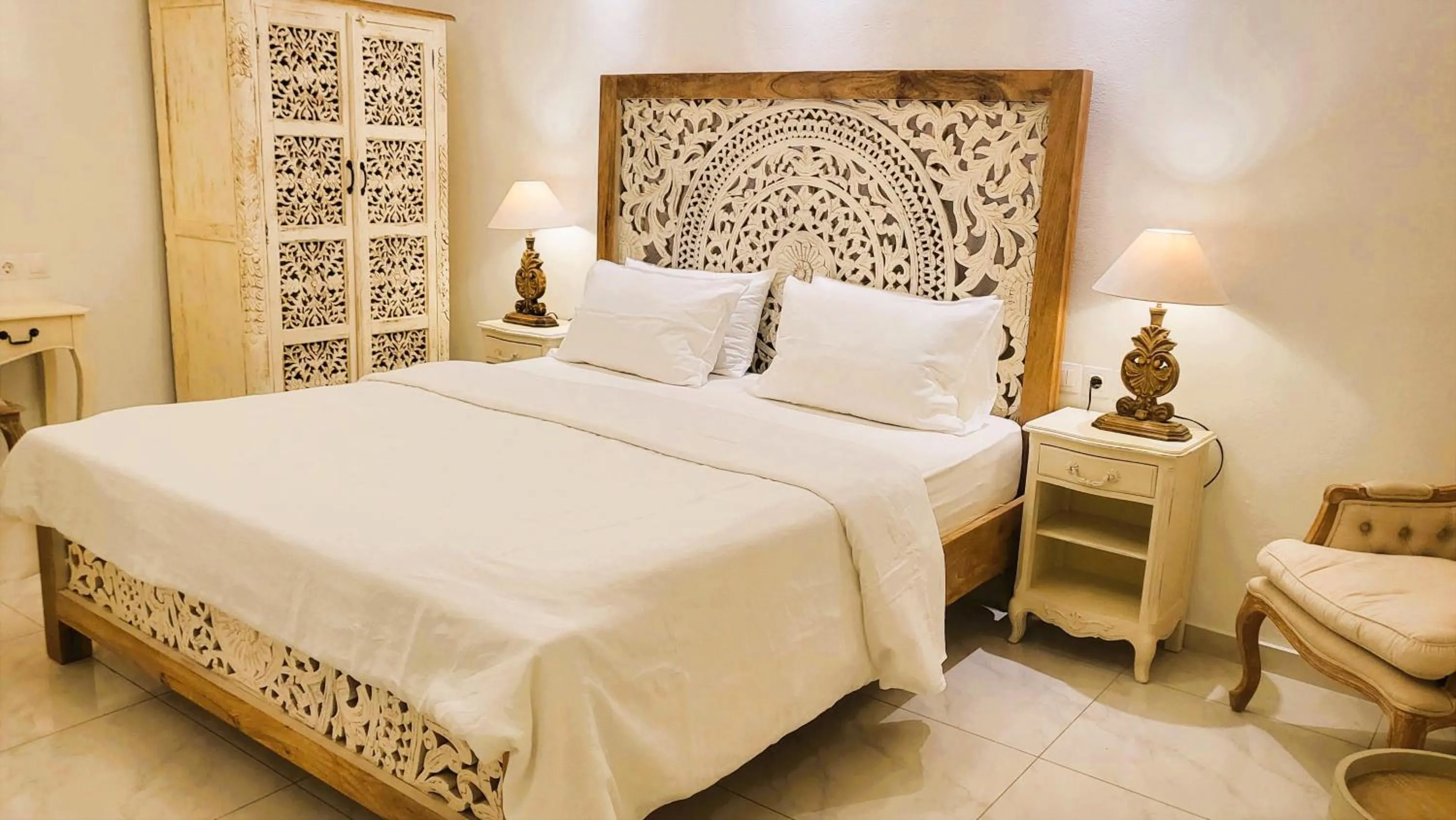 Bed in The White Suites