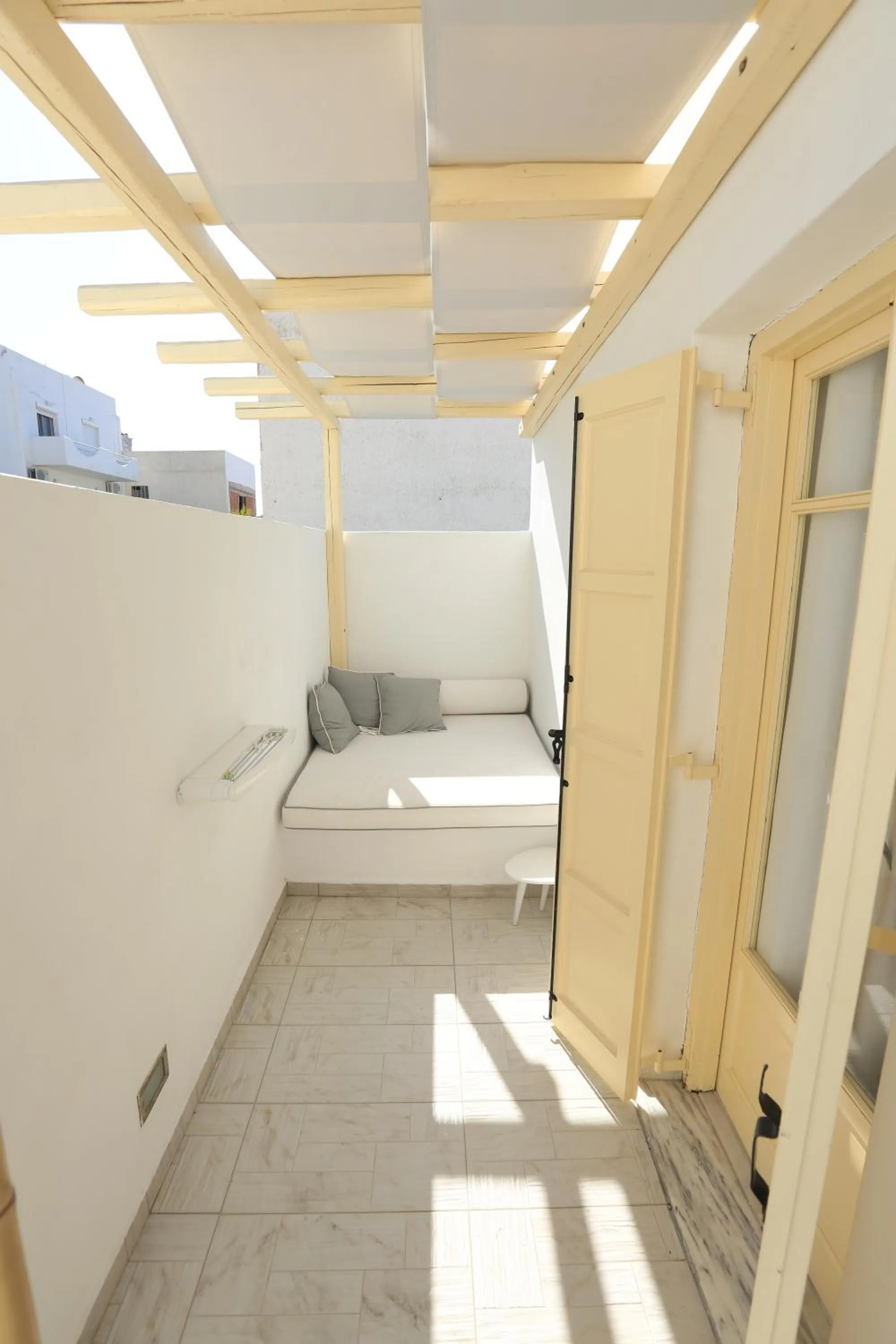 Balcony/Terrace, Bed in The White Suites