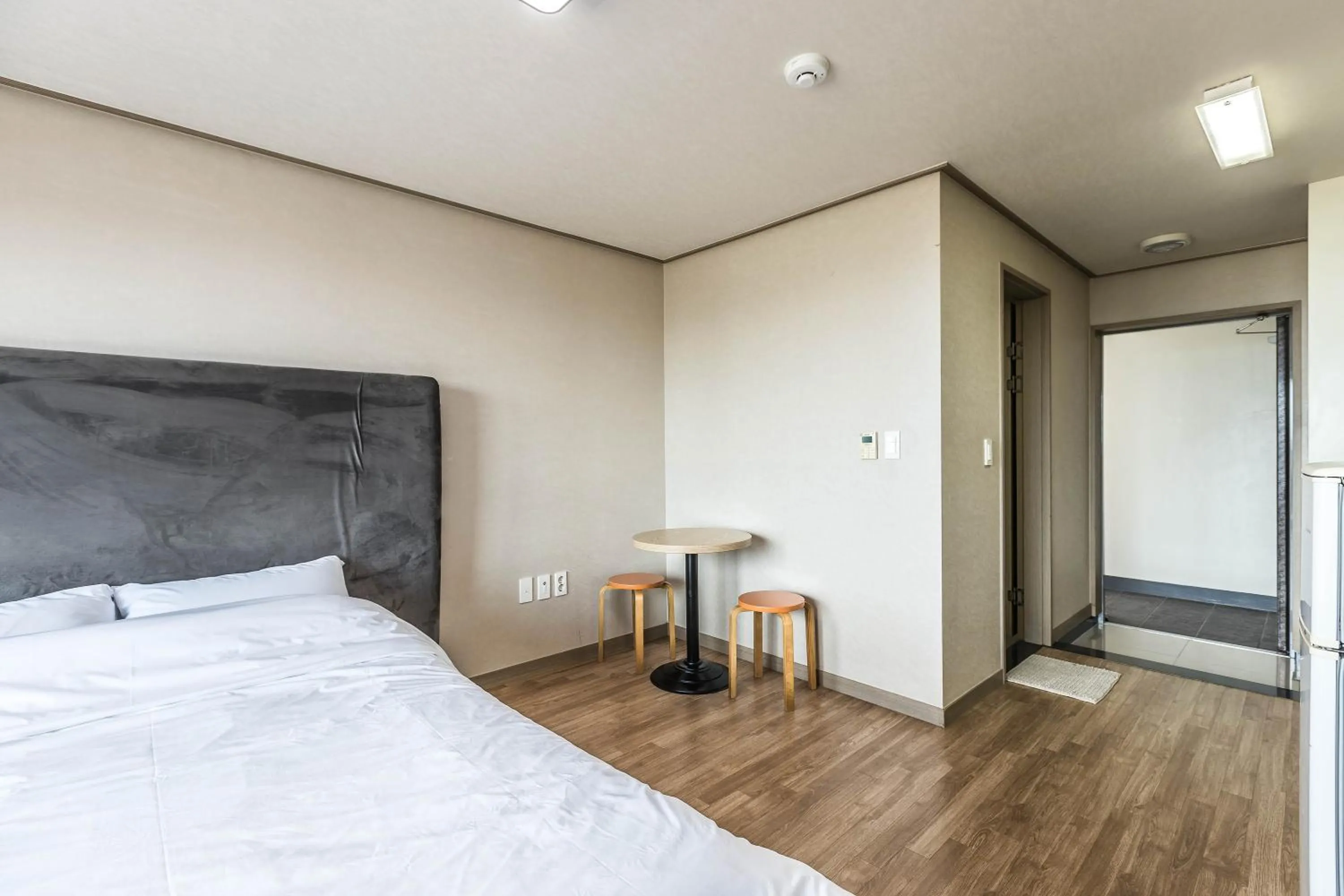 Photo of the whole room, Bed in Goraesu Pension
