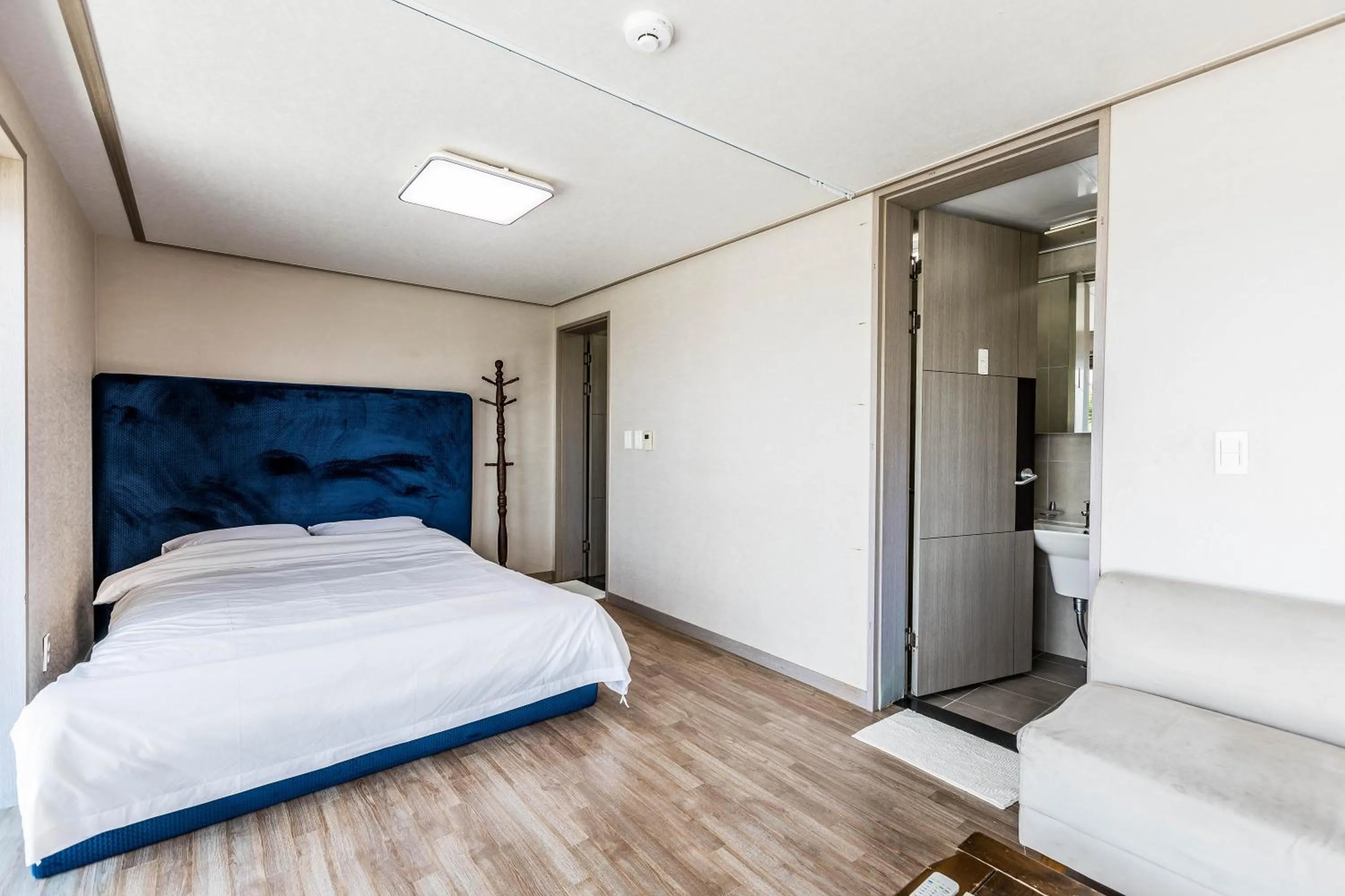 Photo of the whole room, Bed in Goraesu Pension