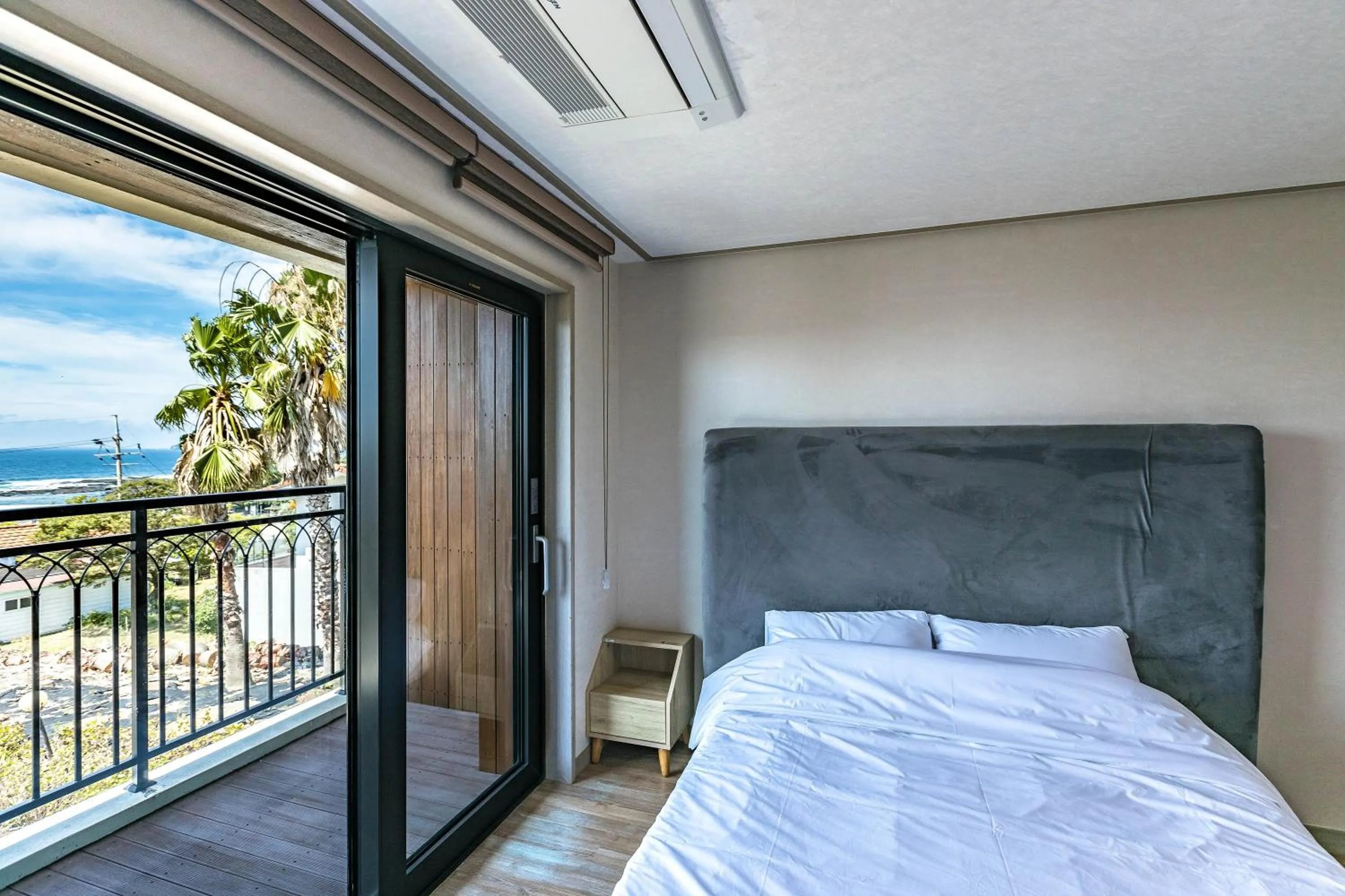 Photo of the whole room, Bed in Goraesu Pension