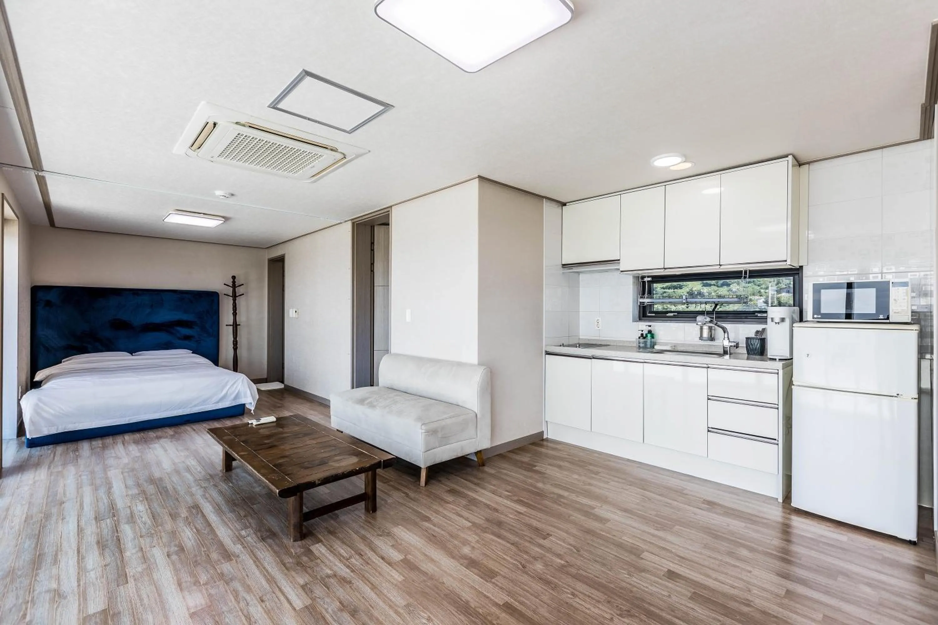 Photo of the whole room, Bed in Goraesu Pension