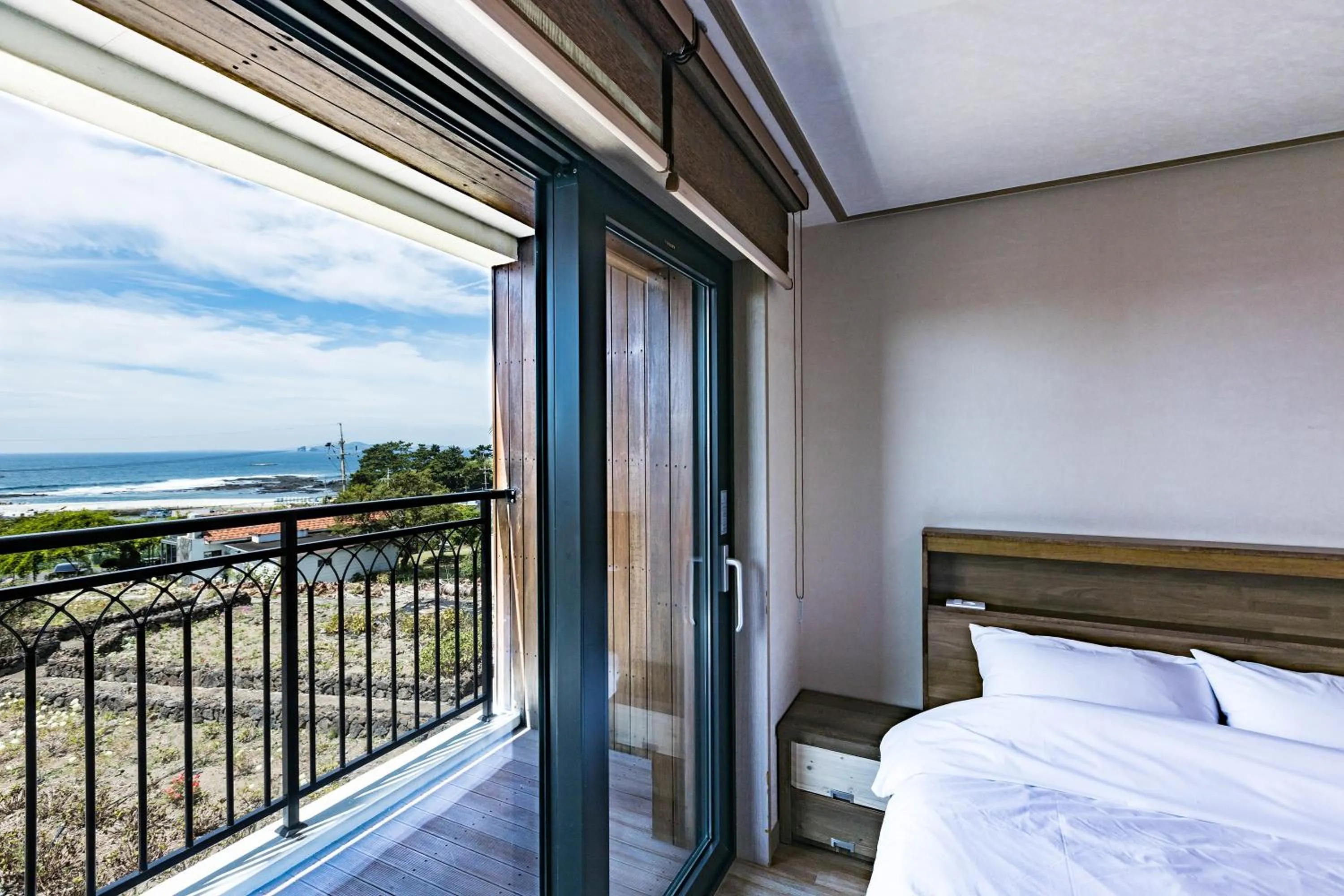 Photo of the whole room, Bed in Goraesu Pension