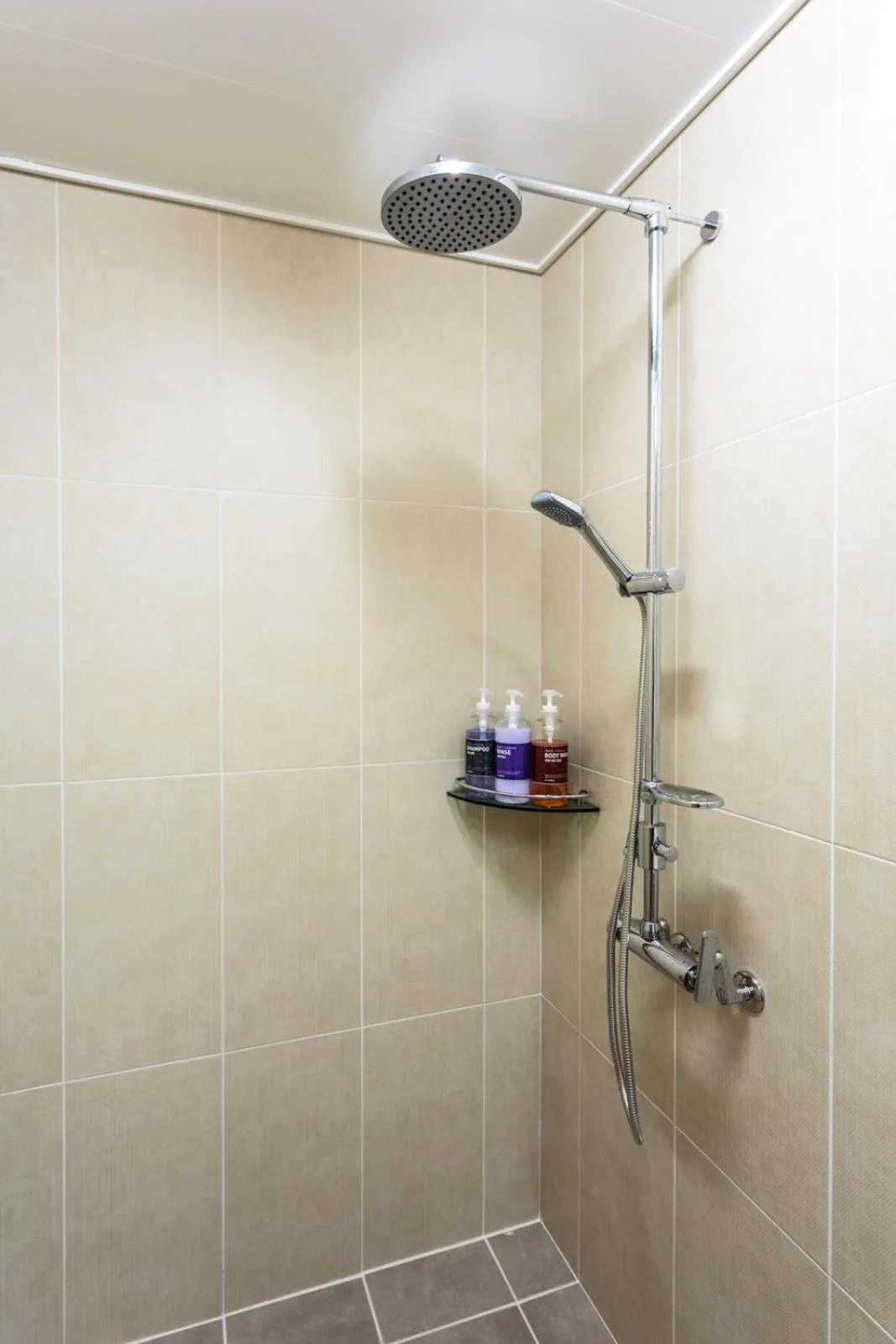 Shower in Goraesu Pension