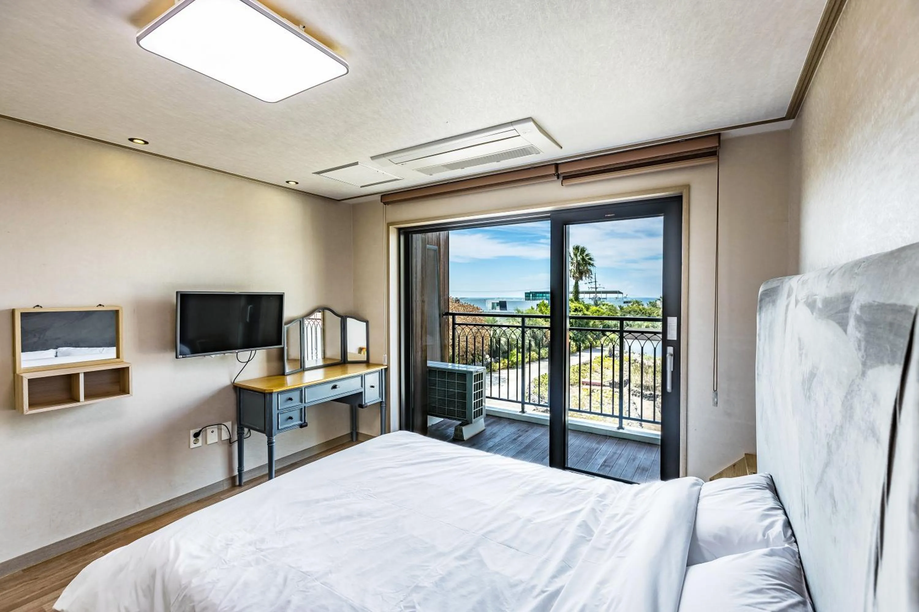 Photo of the whole room, Bed in Goraesu Pension