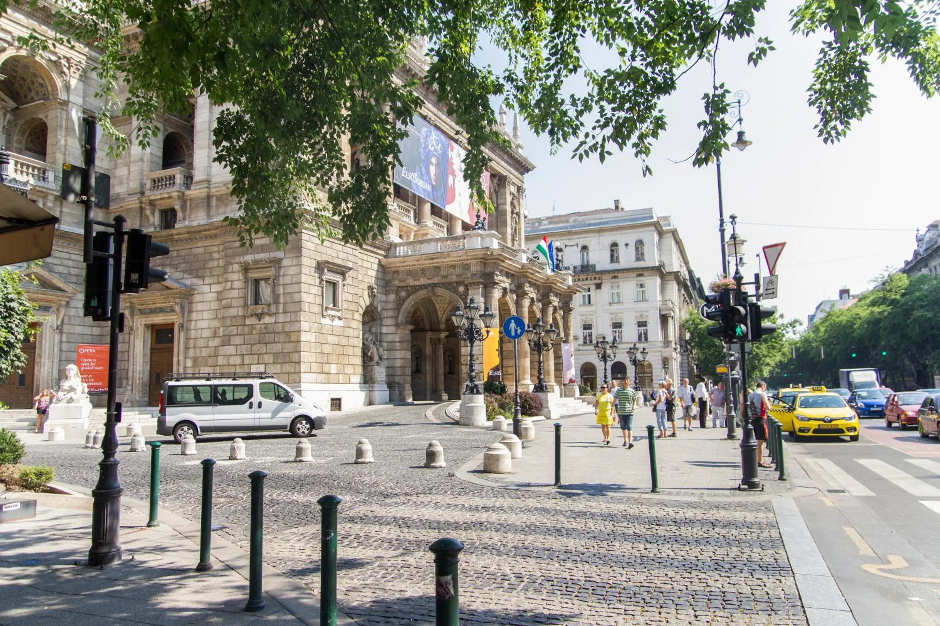 Neighbourhood in Real Apartments Révay