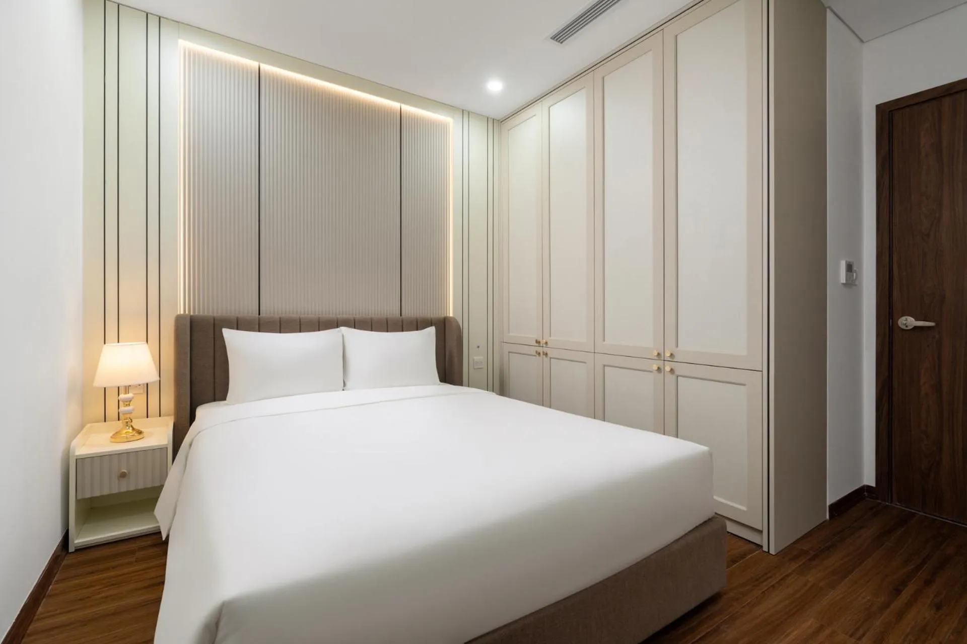 Bedroom, Bed in Aravelle Suites