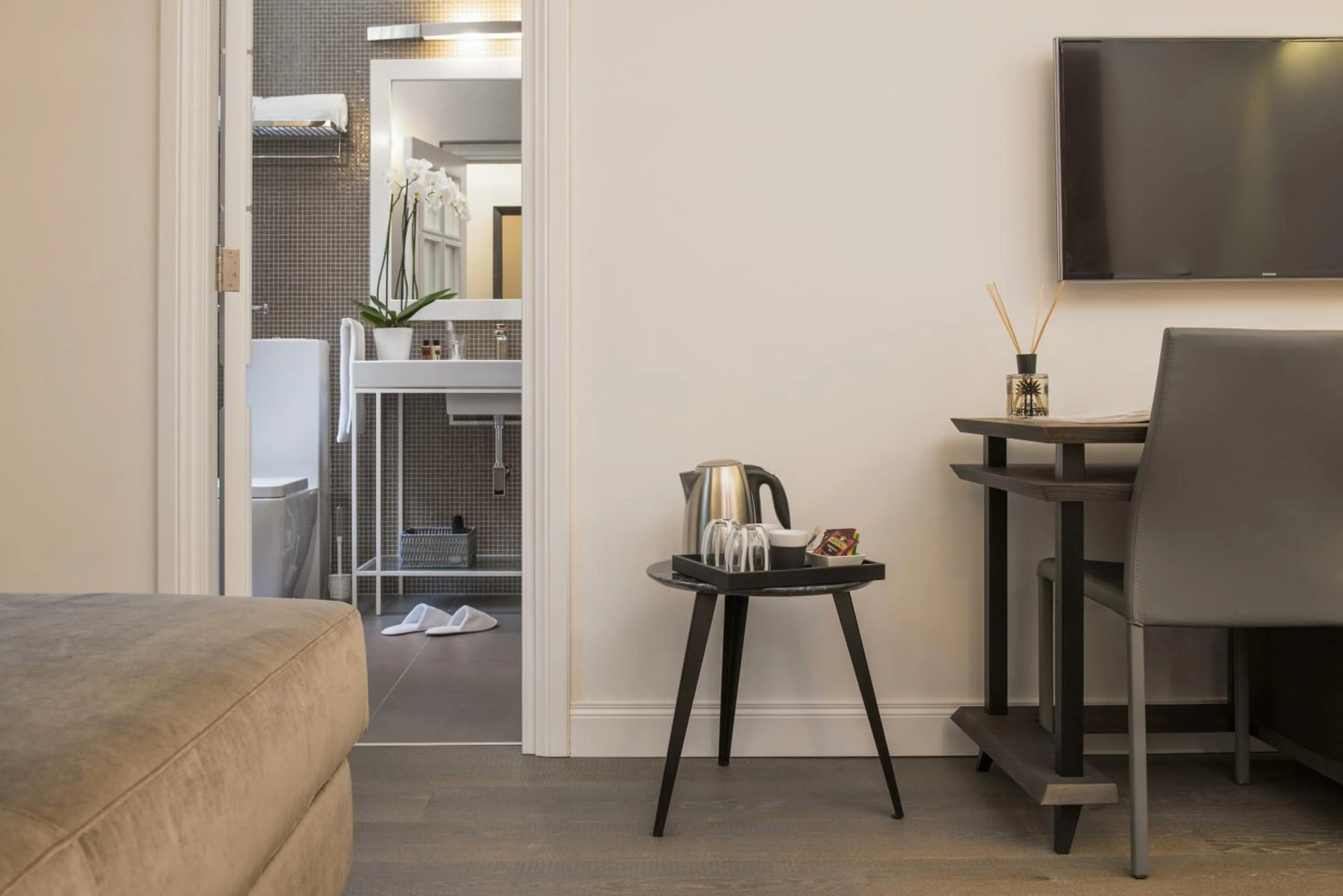 Coffee/tea facilities in Maison Evelina