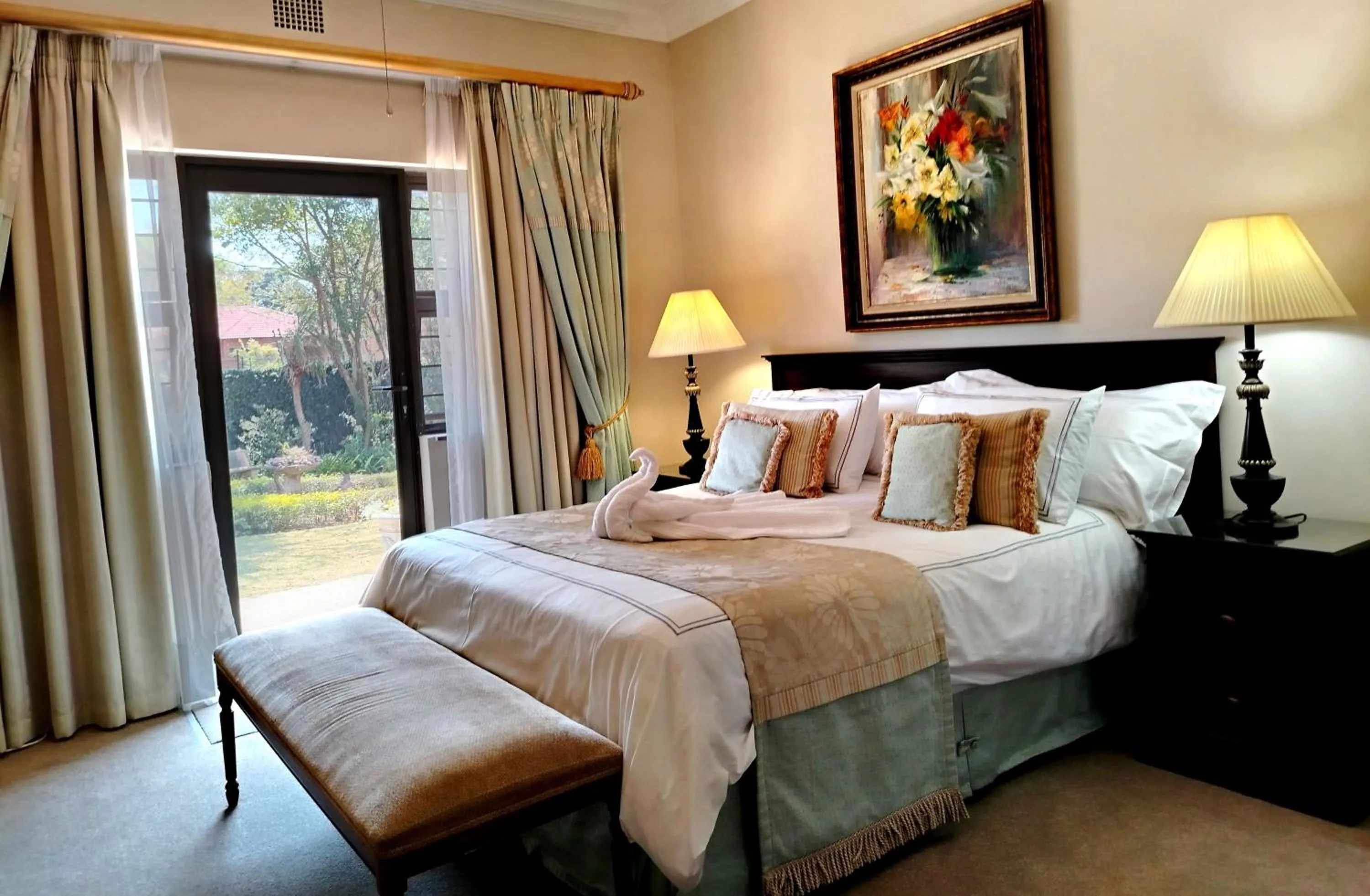 Bed in Royal Ridge Guesthouse