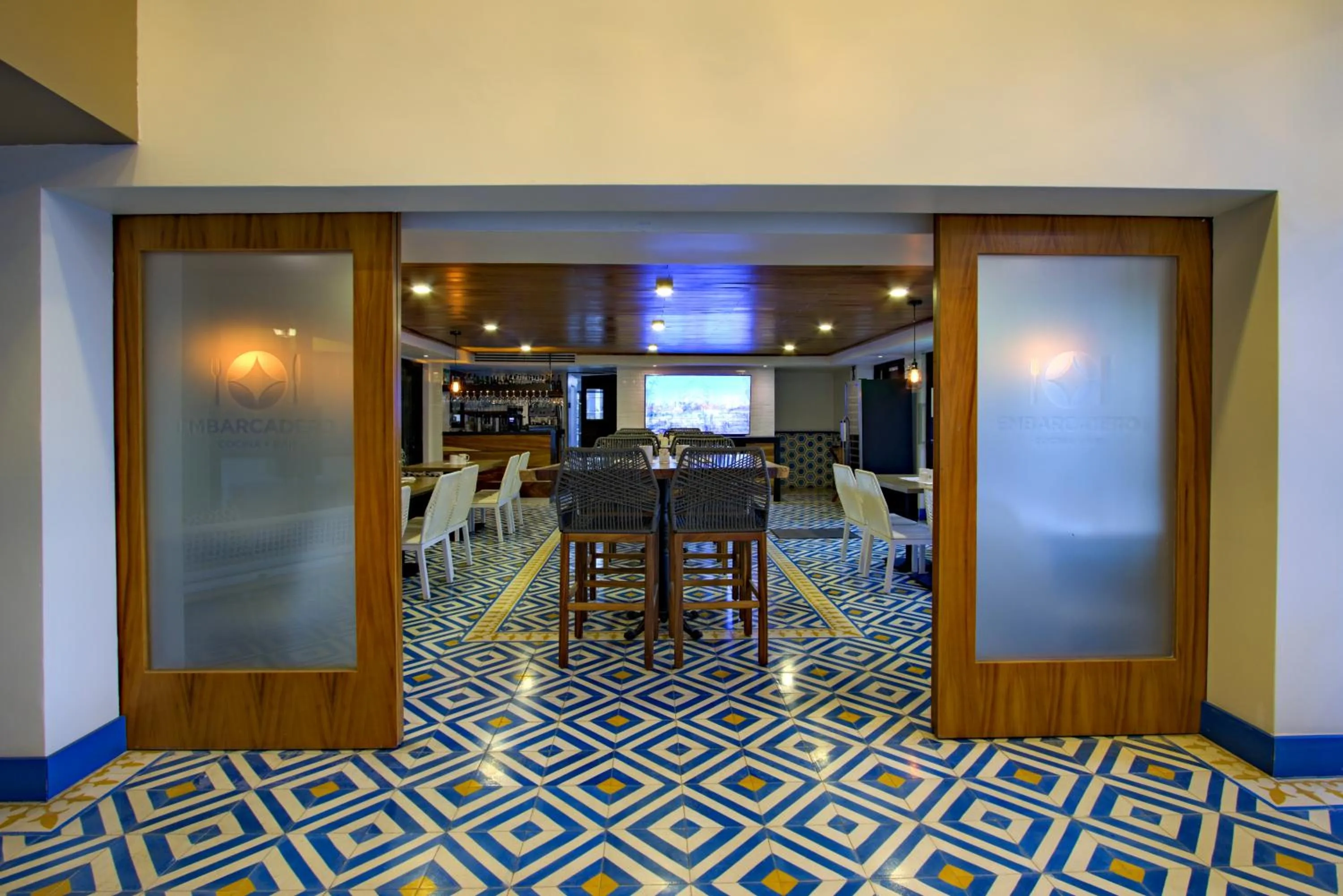 Restaurant/places to eat in La Pinta Hotel