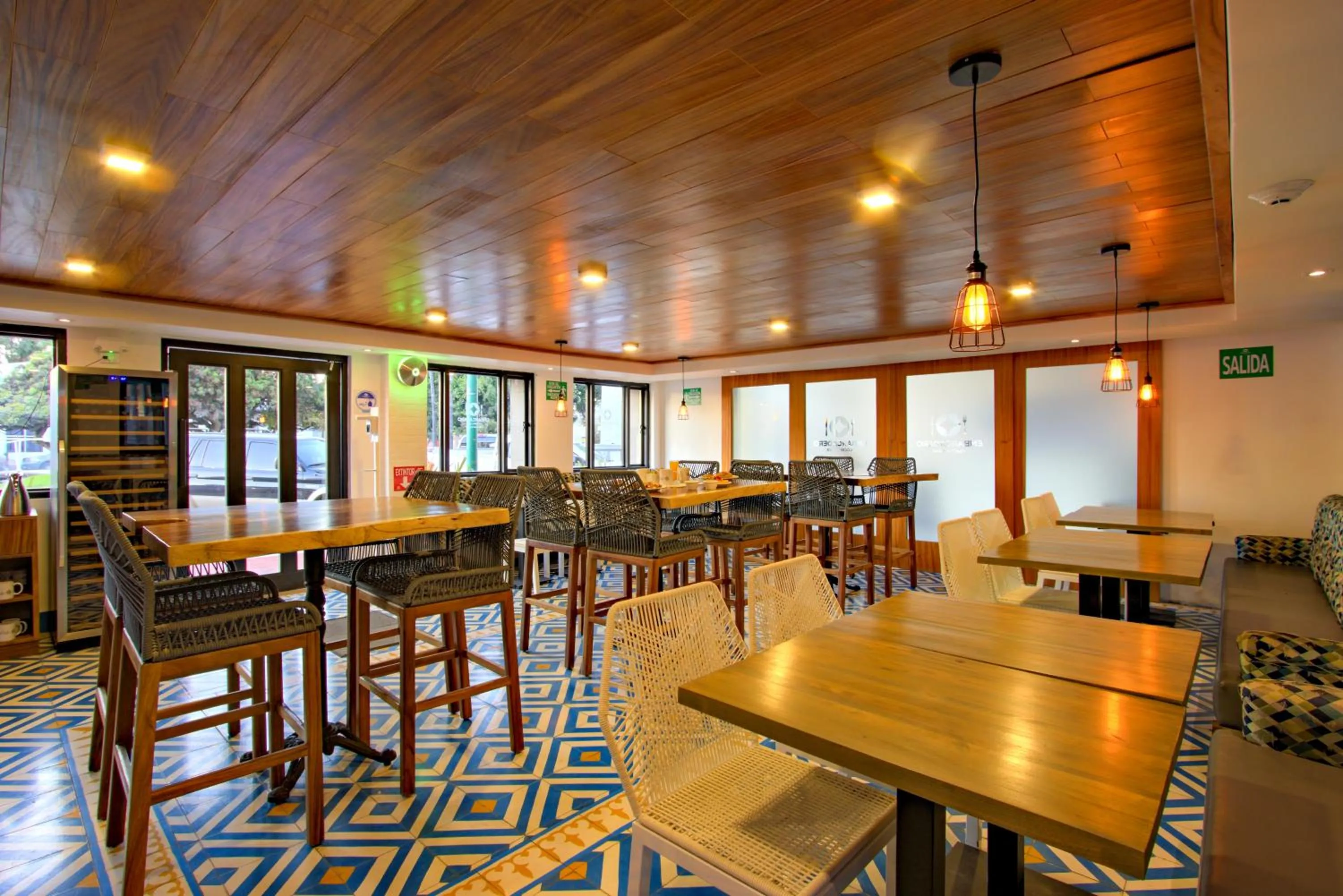 Restaurant/places to eat in La Pinta Hotel