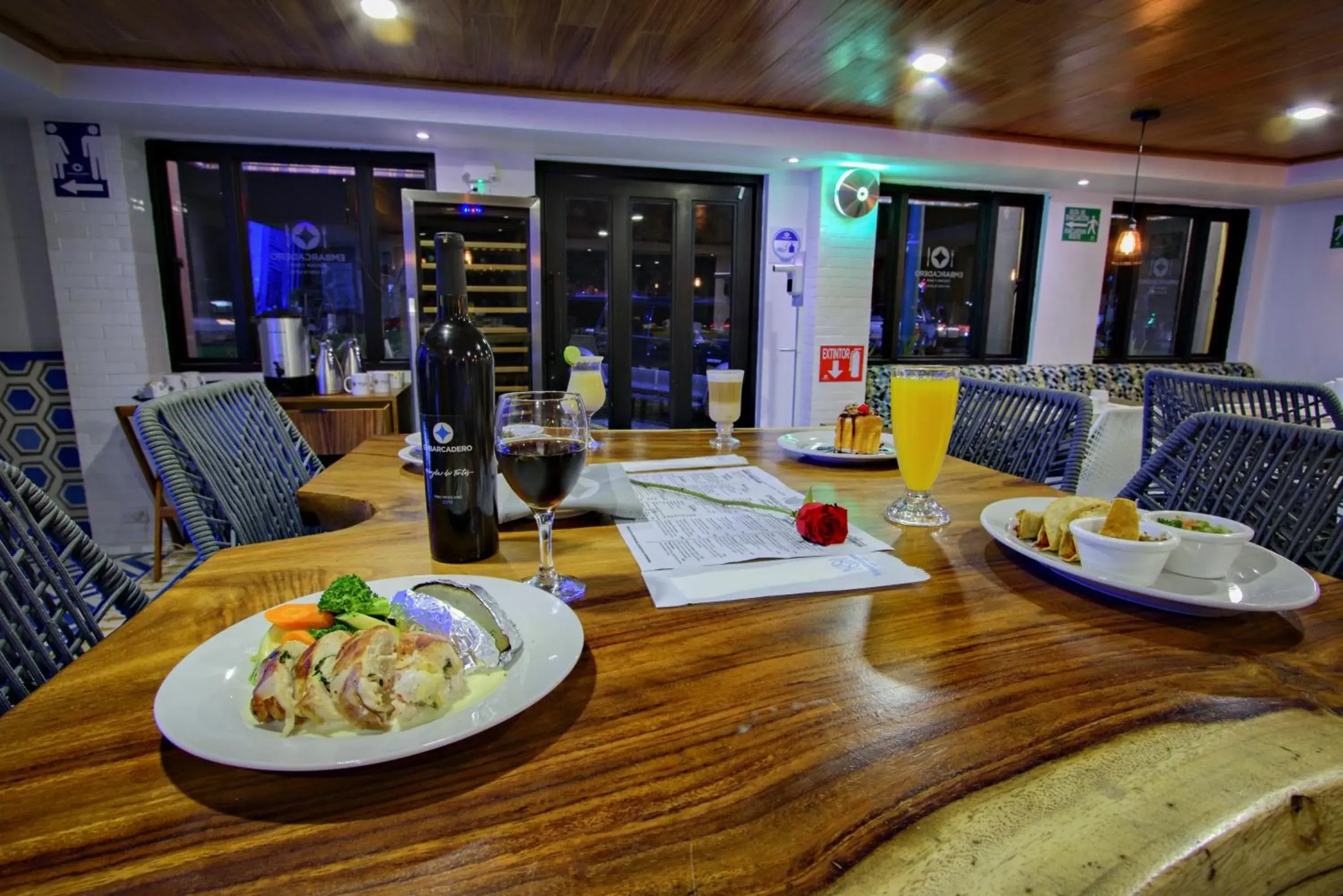 Restaurant/places to eat in La Pinta Hotel Restaurant/places to eat in La Pinta Hotel