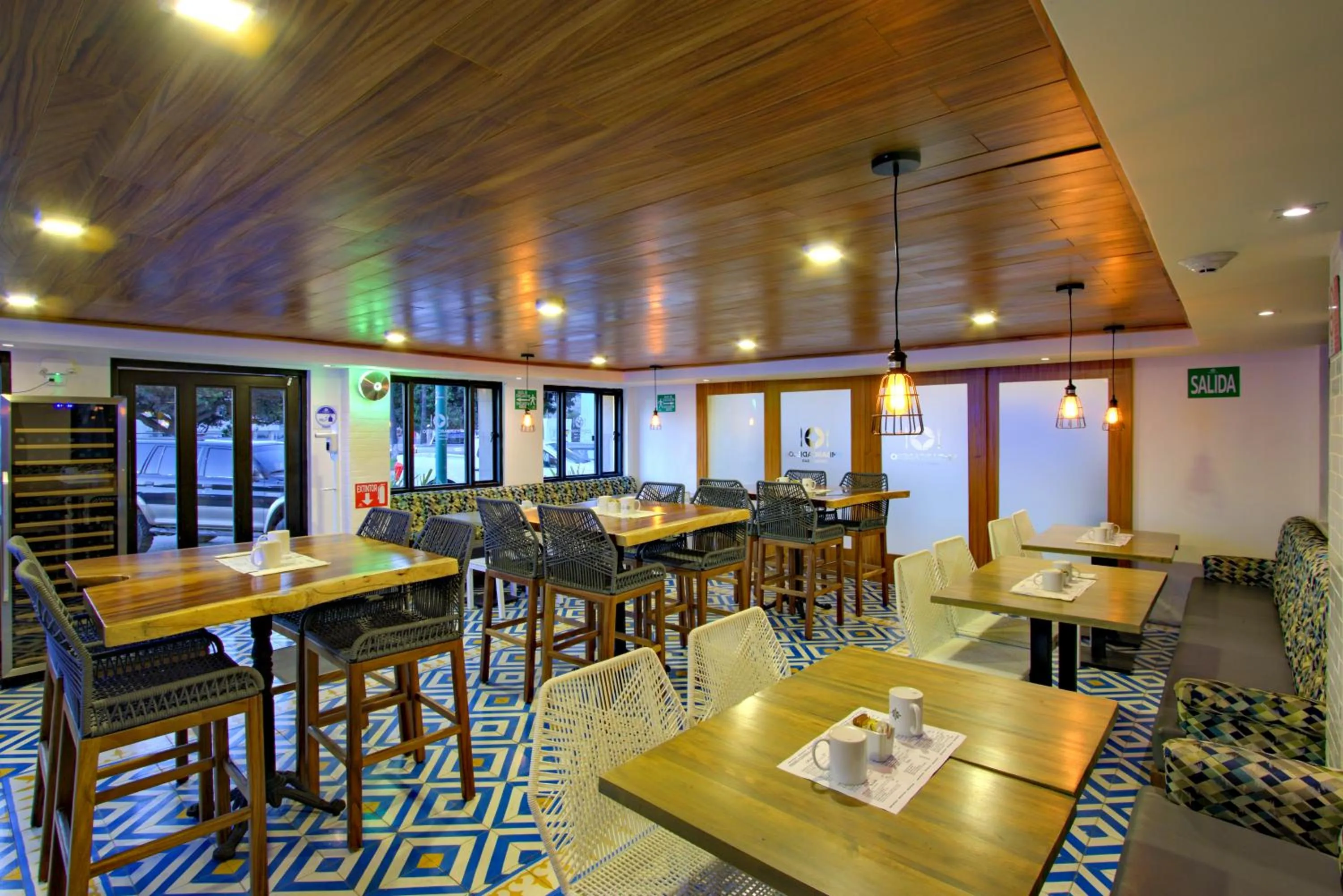 Restaurant/places to eat in La Pinta Hotel