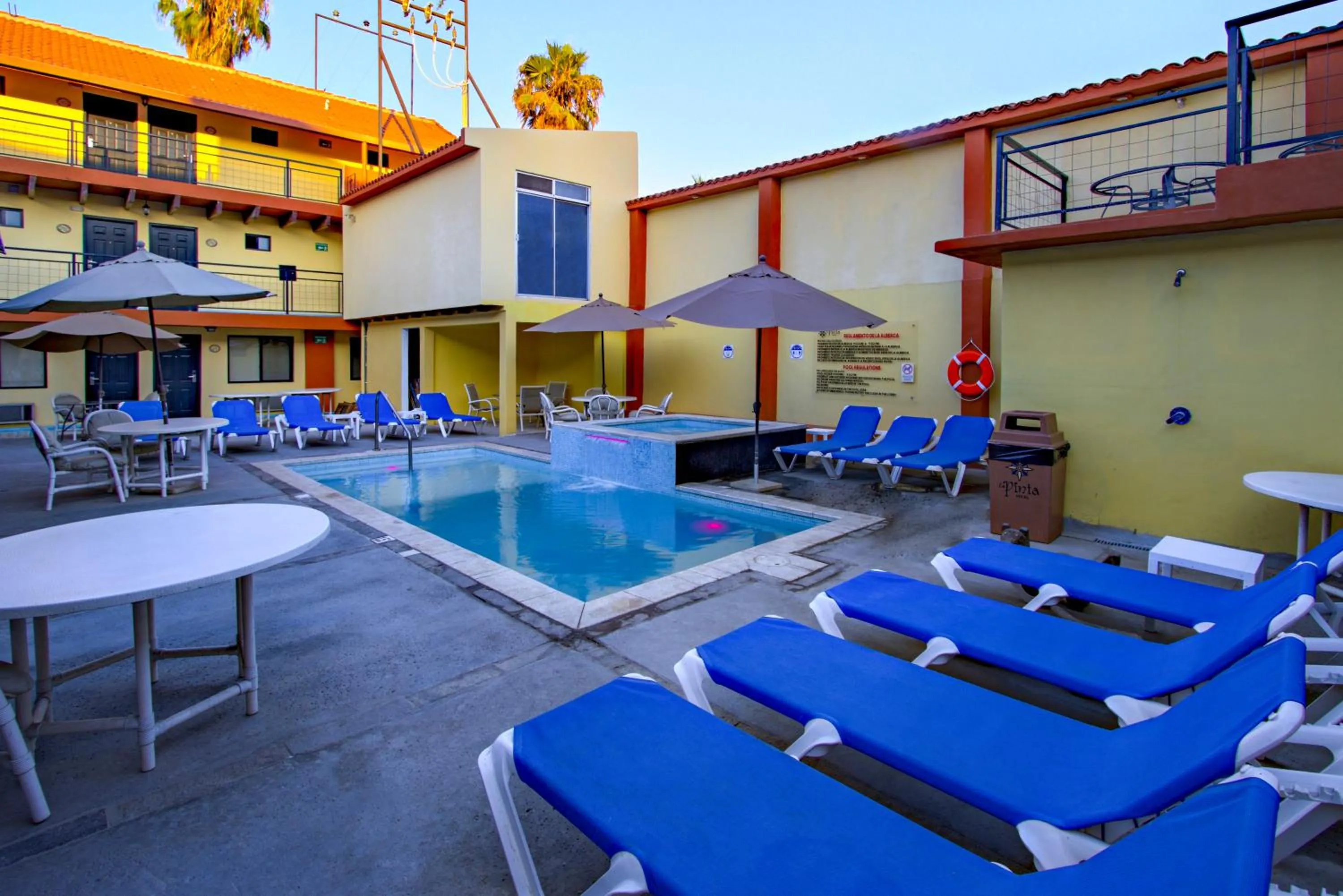 Swimming pool in La Pinta Hotel