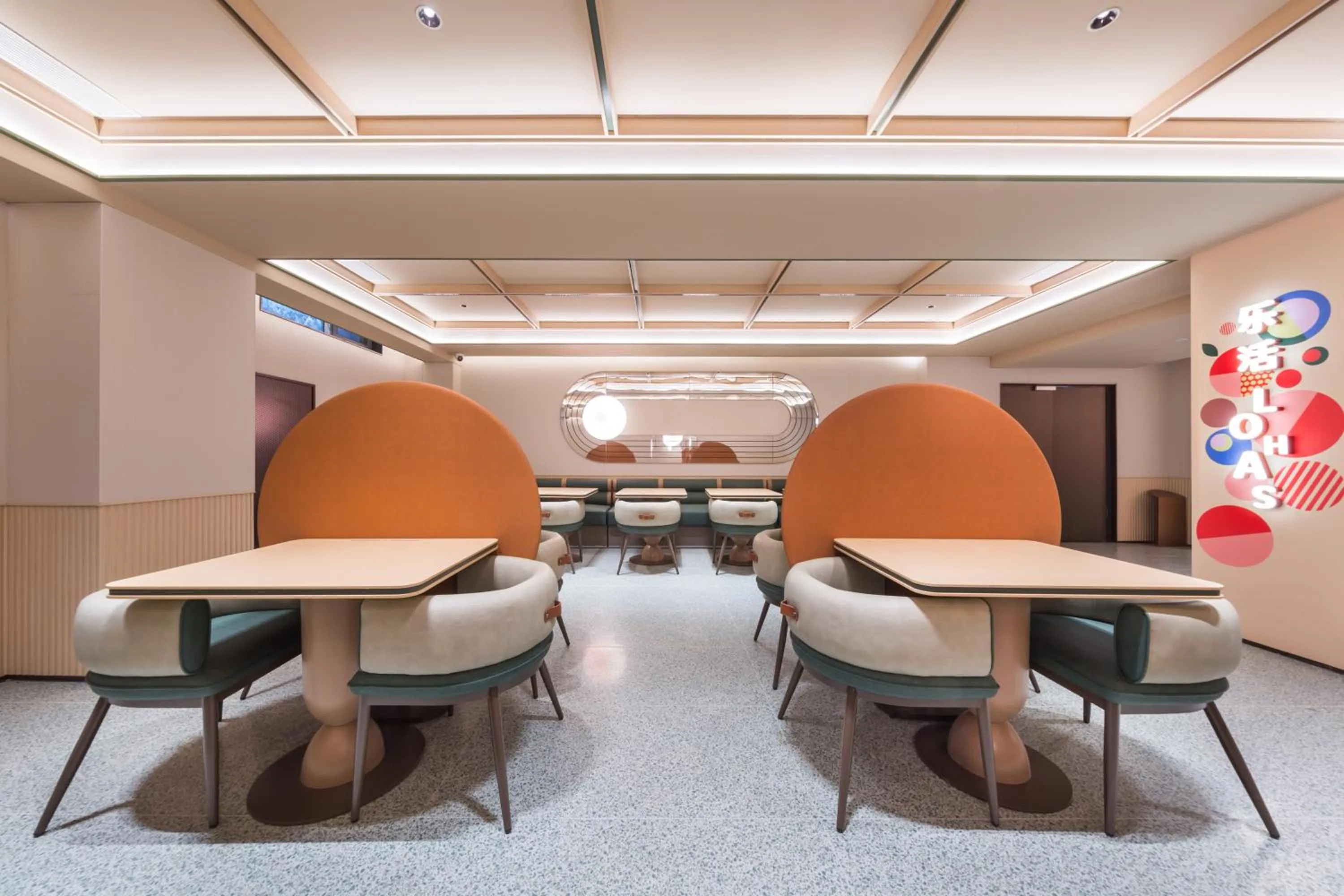 Restaurant/places to eat in Orange Hotel Beijing West Railway Station South Square