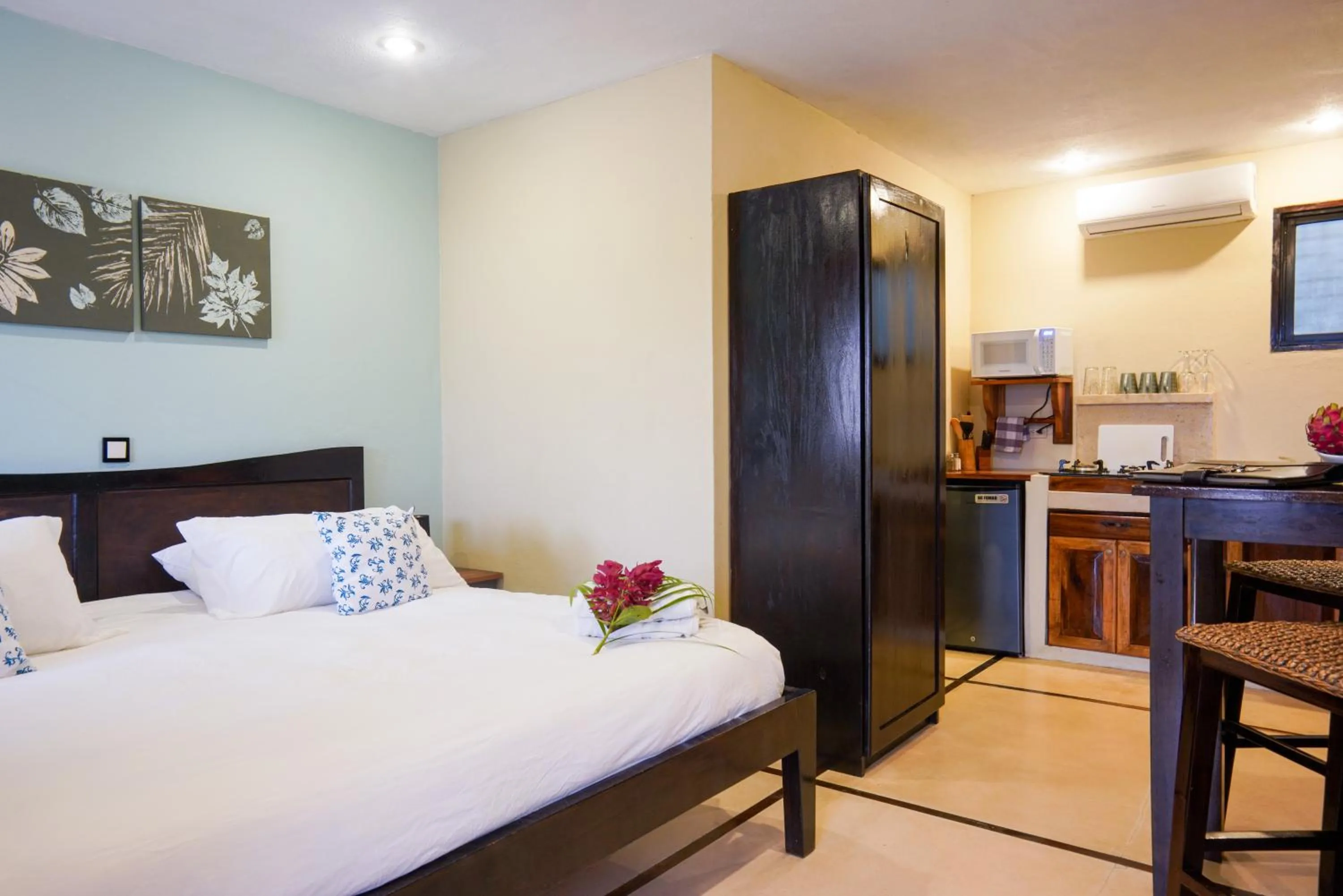 Kitchen or kitchenette, Bed in Casa Marbella