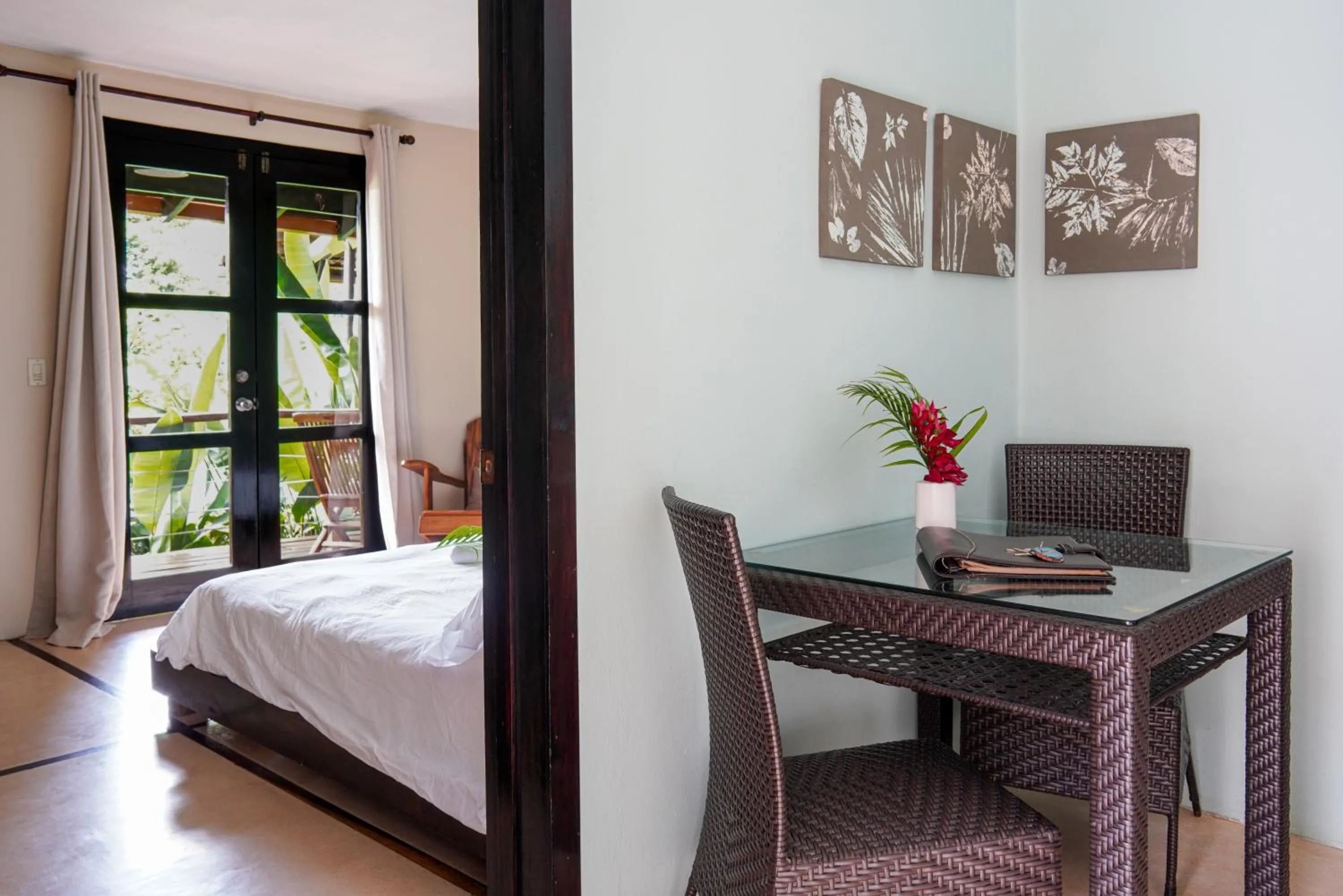Dining area, Bed in Casa Marbella