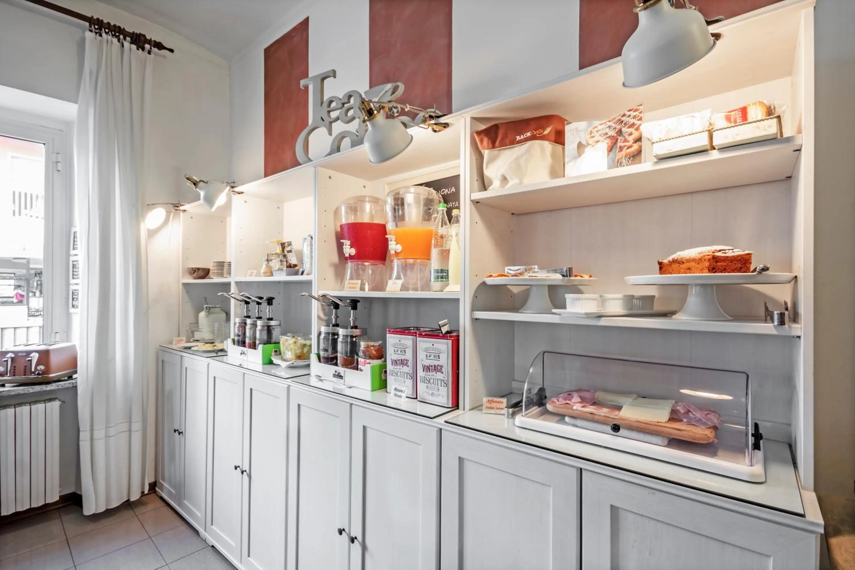 Buffet breakfast in Albergo Rondò