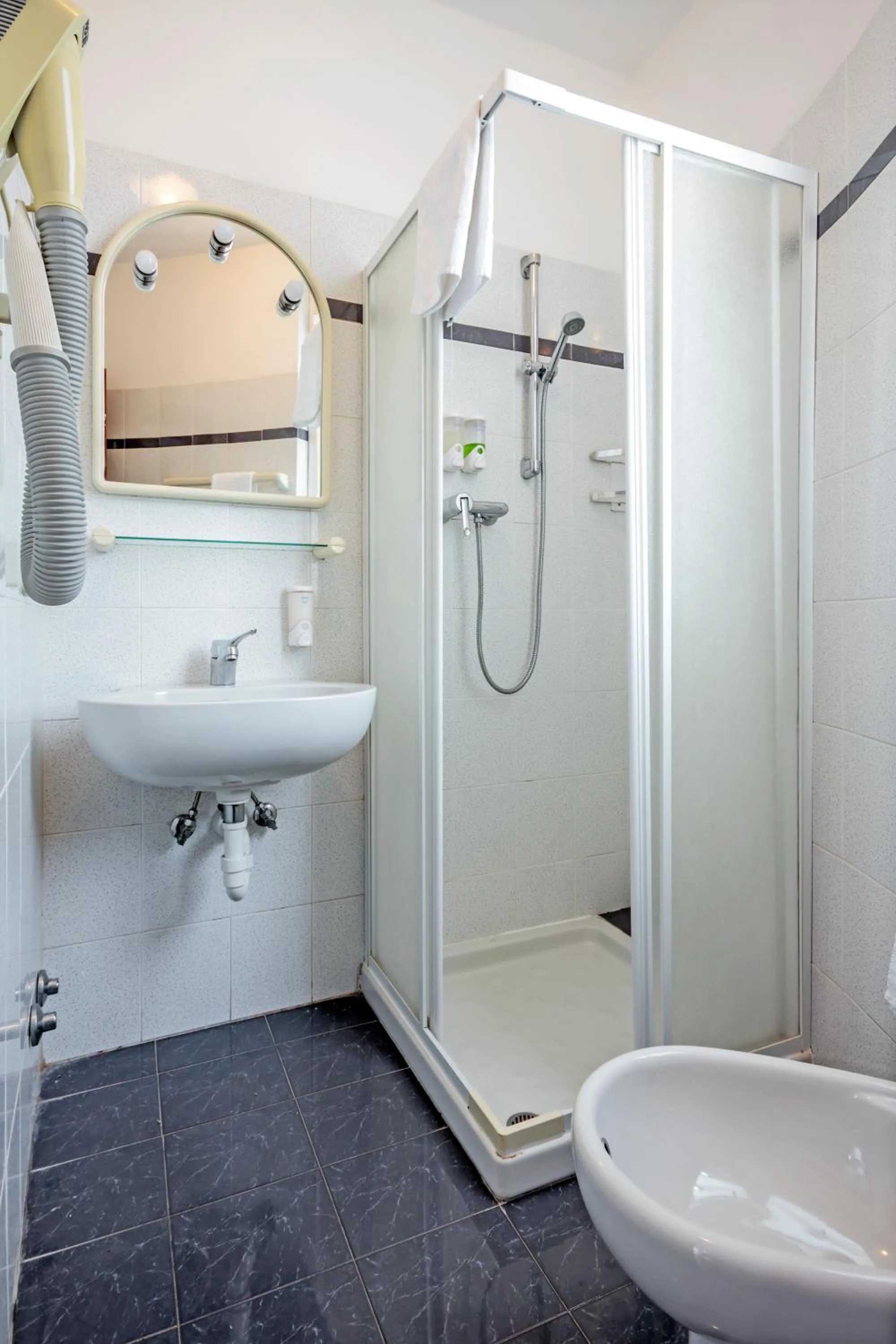 Bathroom in Albergo Rondò