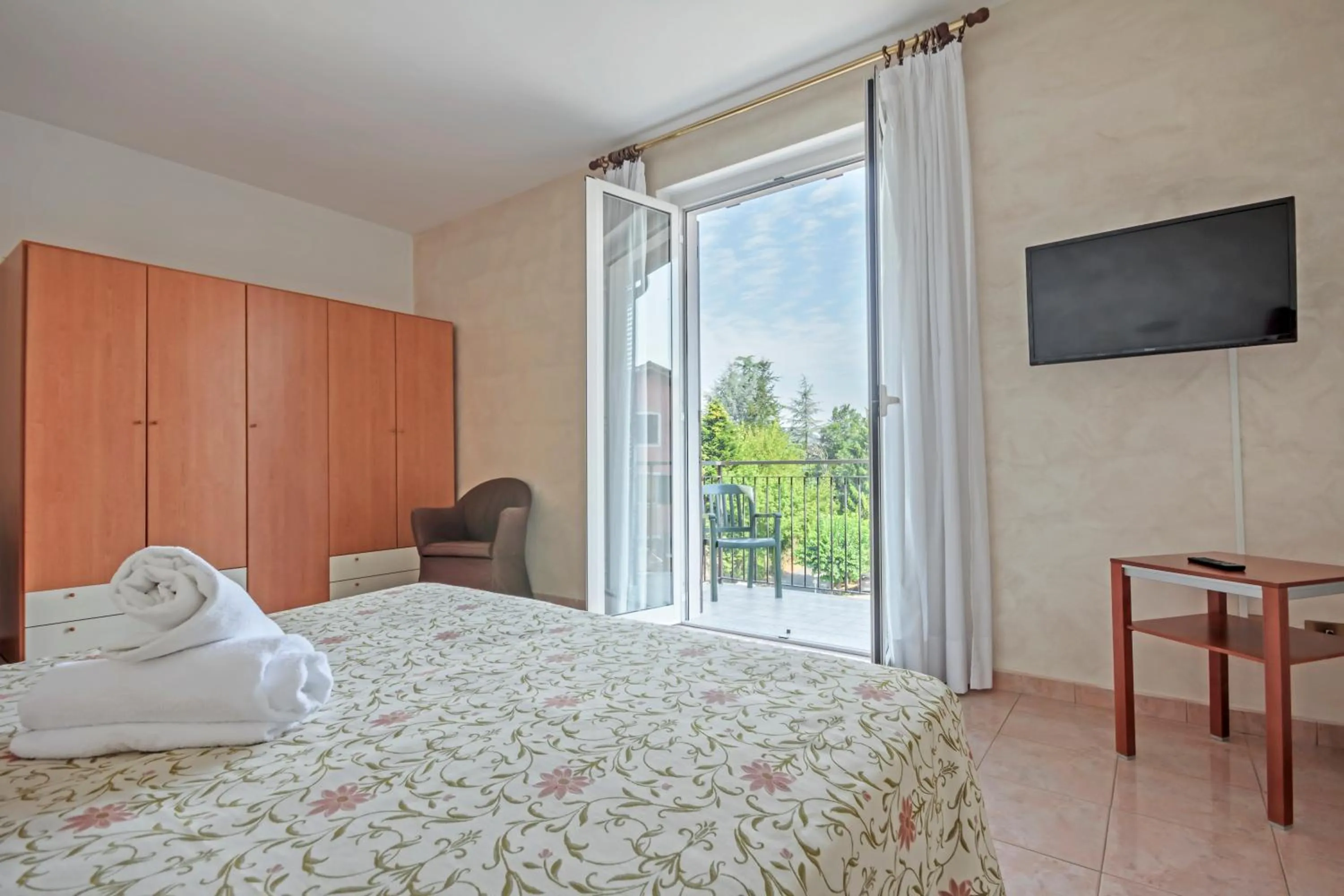 Photo of the whole room, Bed in Albergo Rondò