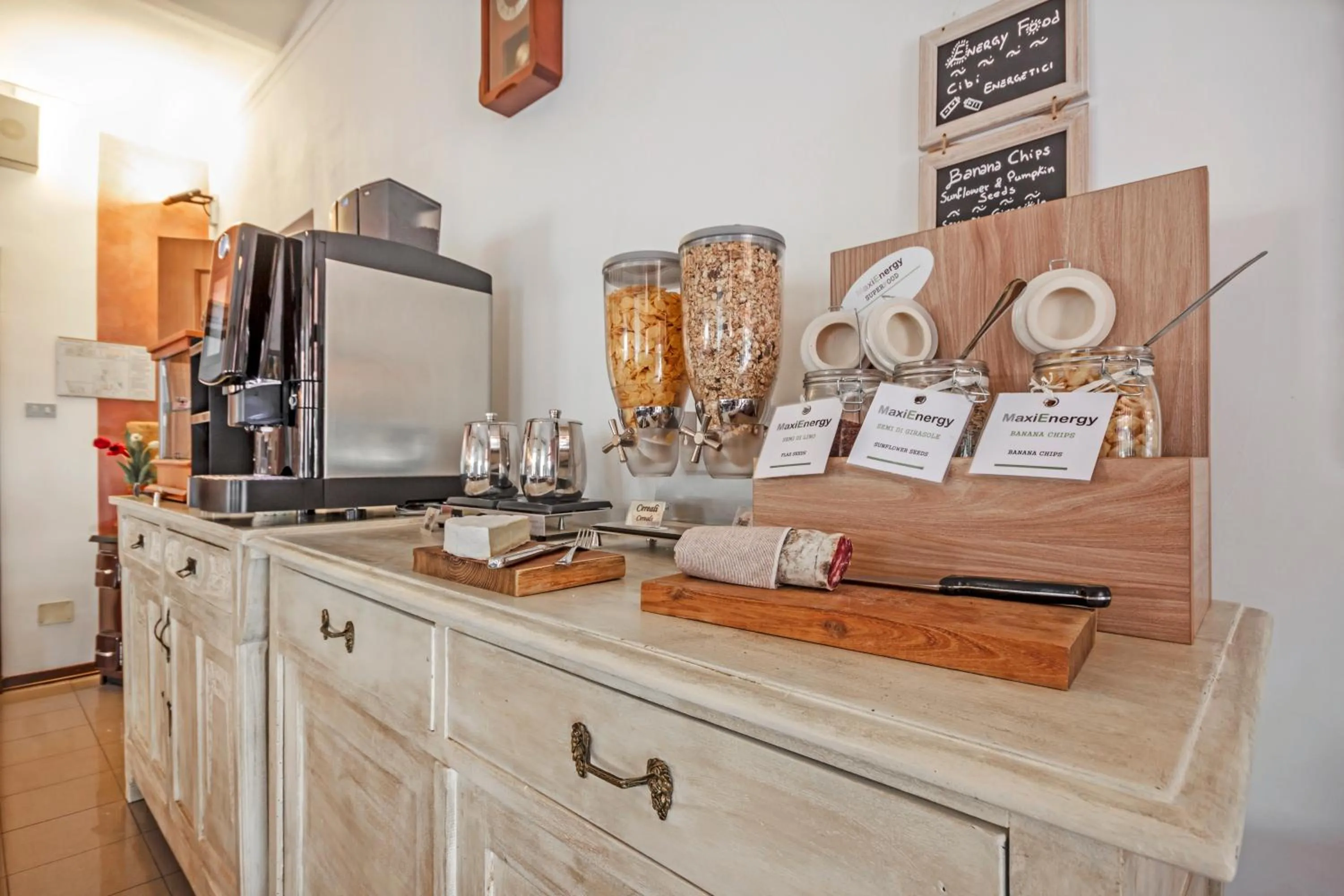 Buffet breakfast in Albergo Rondò