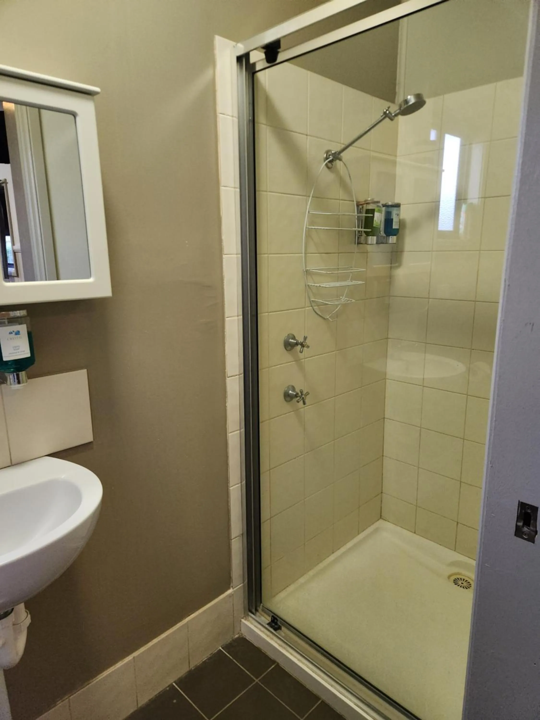 Bathroom in Narrabri Motel and Caravan Park