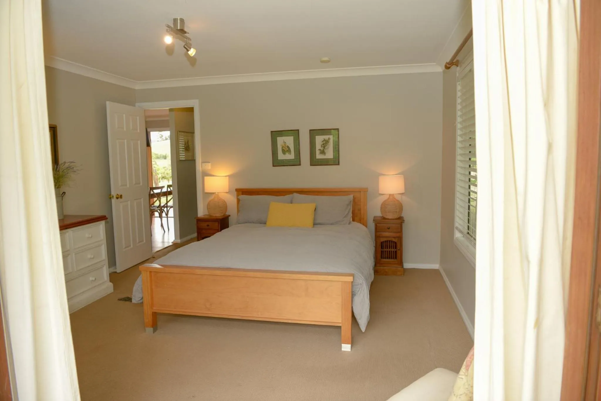 Bedroom, Bed in Borrodell Vineyard