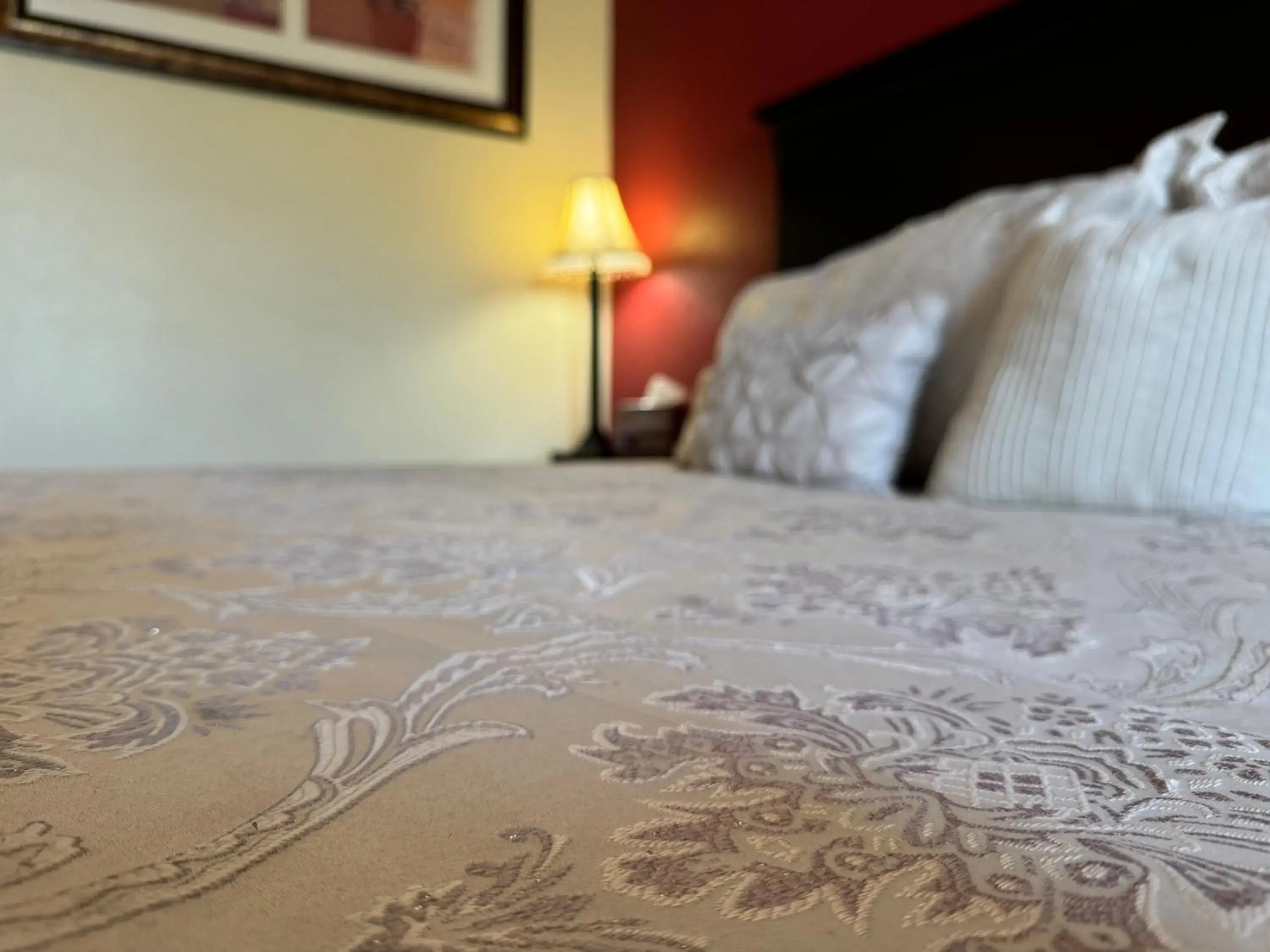 Bed in FairBridge Inn Express Hiawatha Bed in FairBridge Inn Express Hiawatha