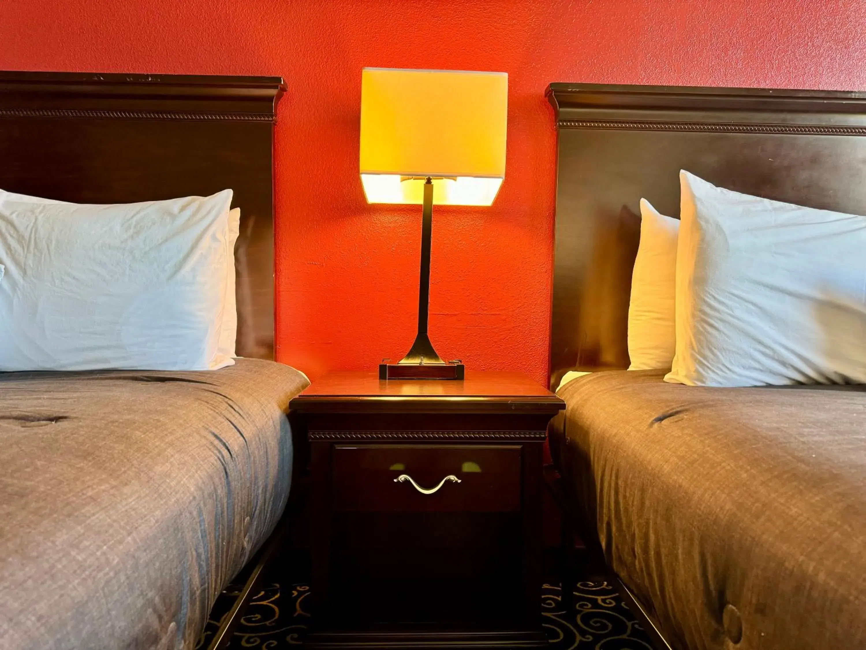 Bed in FairBridge Inn Express Hiawatha Bed in FairBridge Inn Express Hiawatha