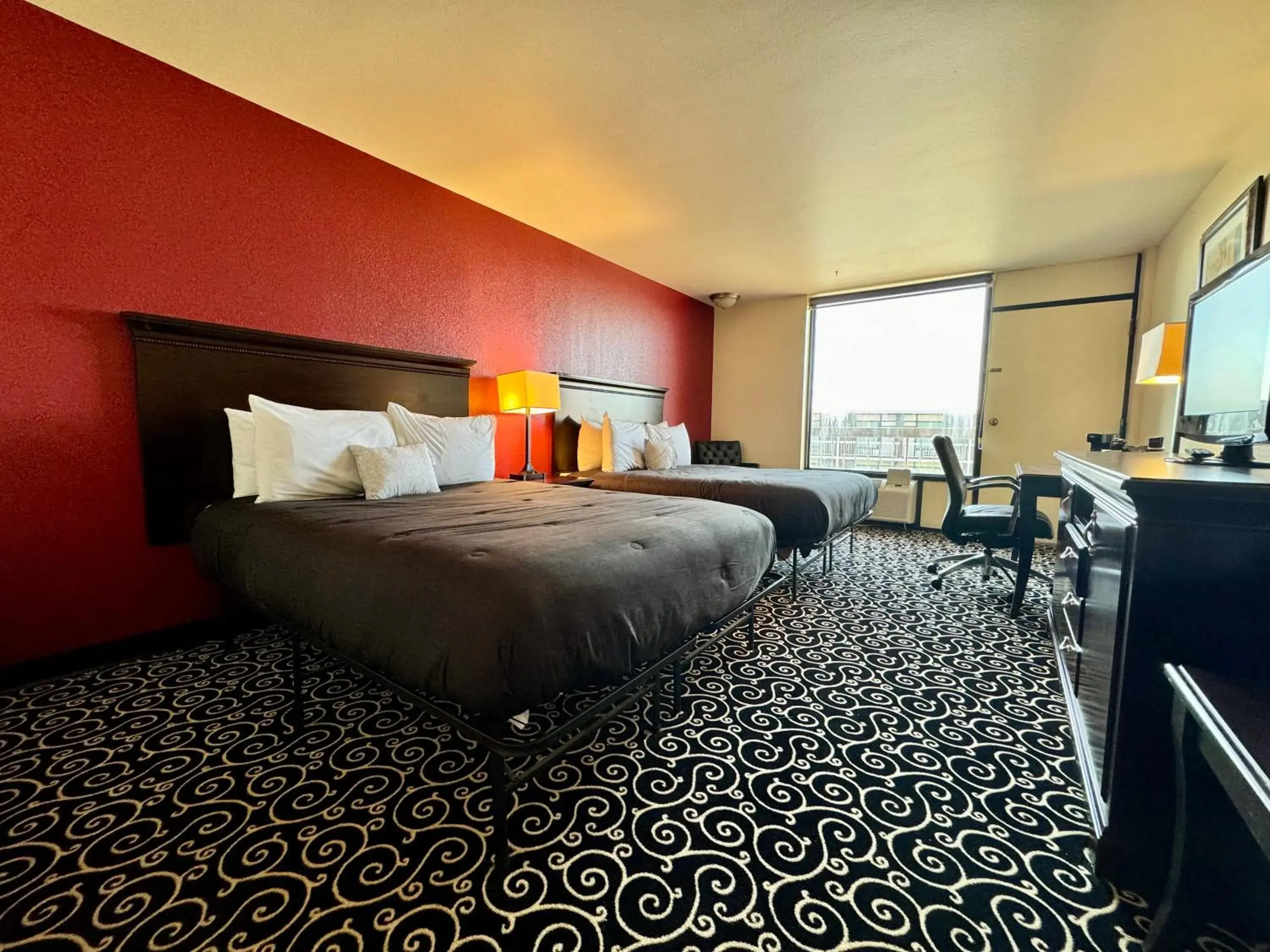 View (from property/room), Bed in FairBridge Inn Express Hiawatha View (from property/room), Bed in FairBridge Inn Express Hiawatha