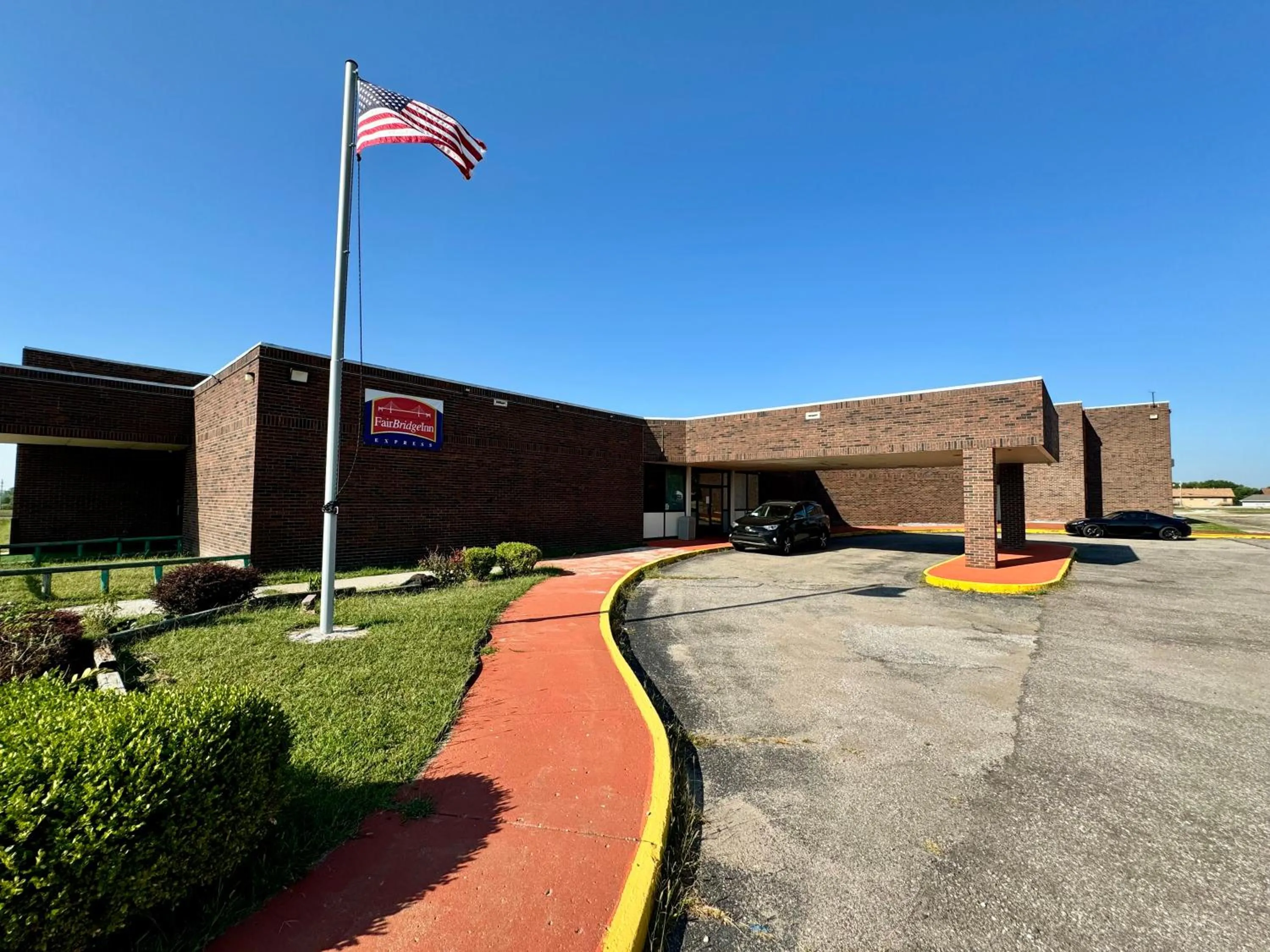 Property building in FairBridge Inn Express Hiawatha