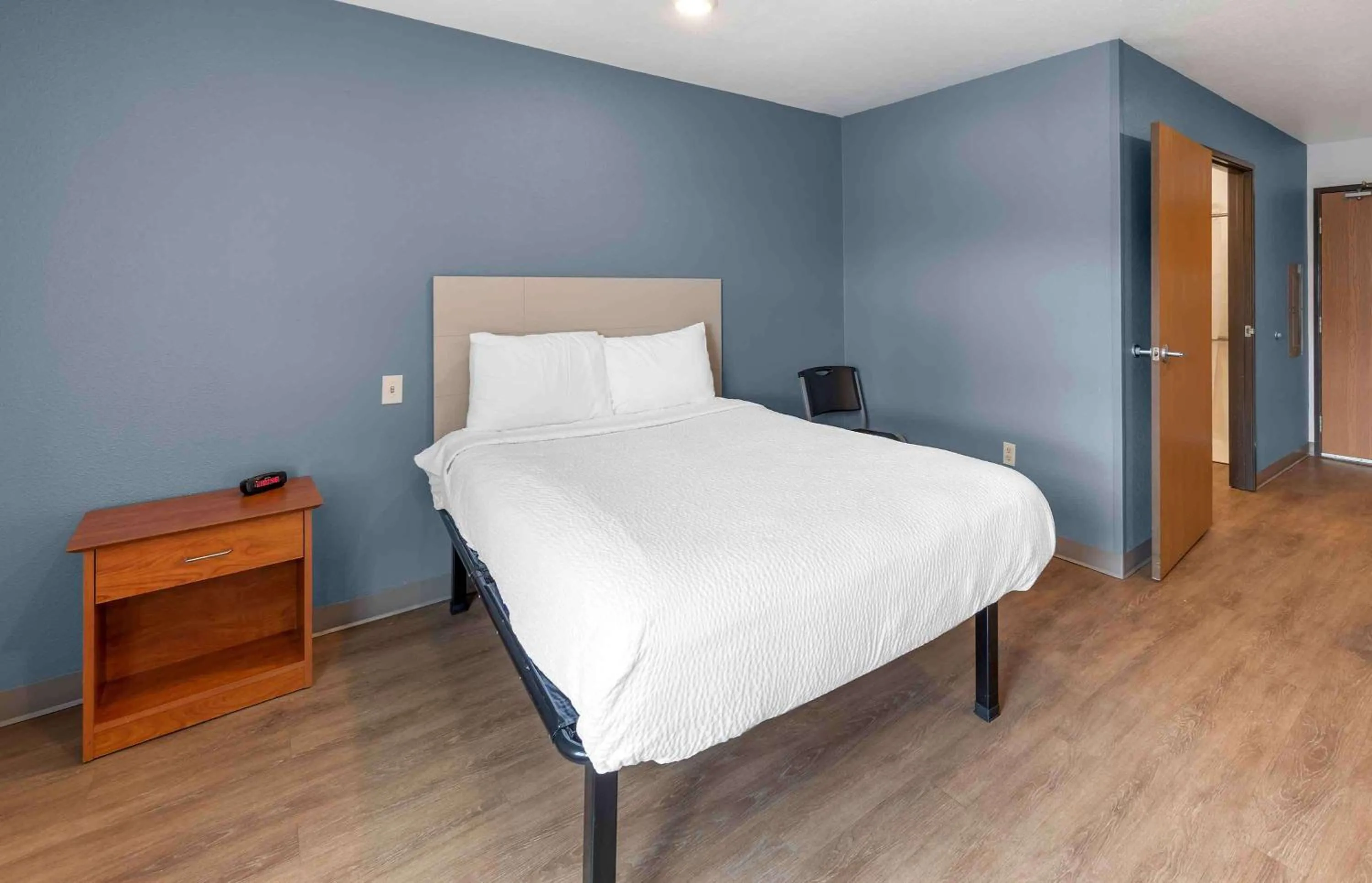Bedroom, Bed in Extended Stay America Select Suites - Birmingham - Bessemer