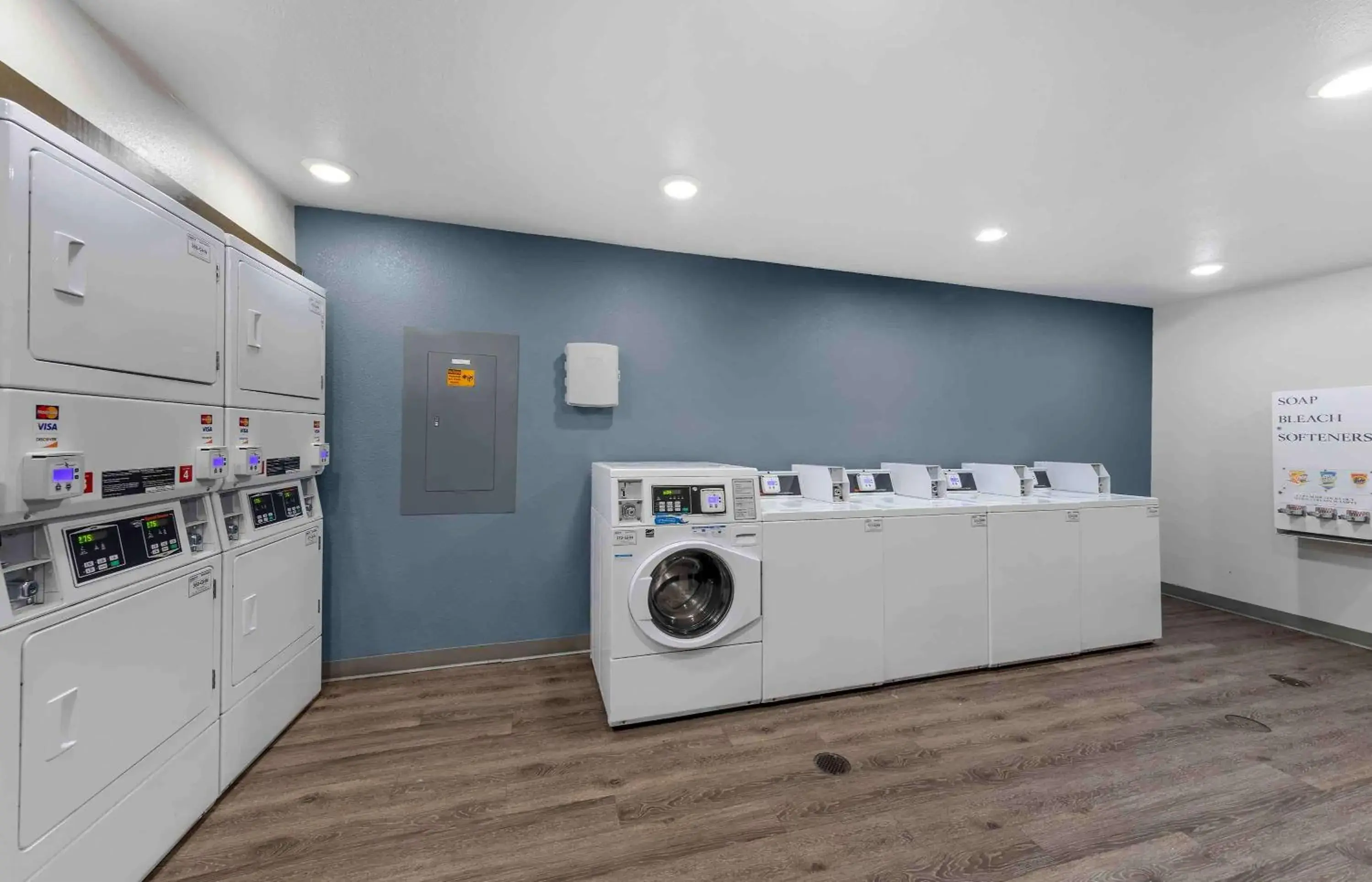 Property building in Extended Stay America Select Suites - Birmingham - Bessemer Property building in Extended Stay America Select Suites - Birmingham - Bessemer