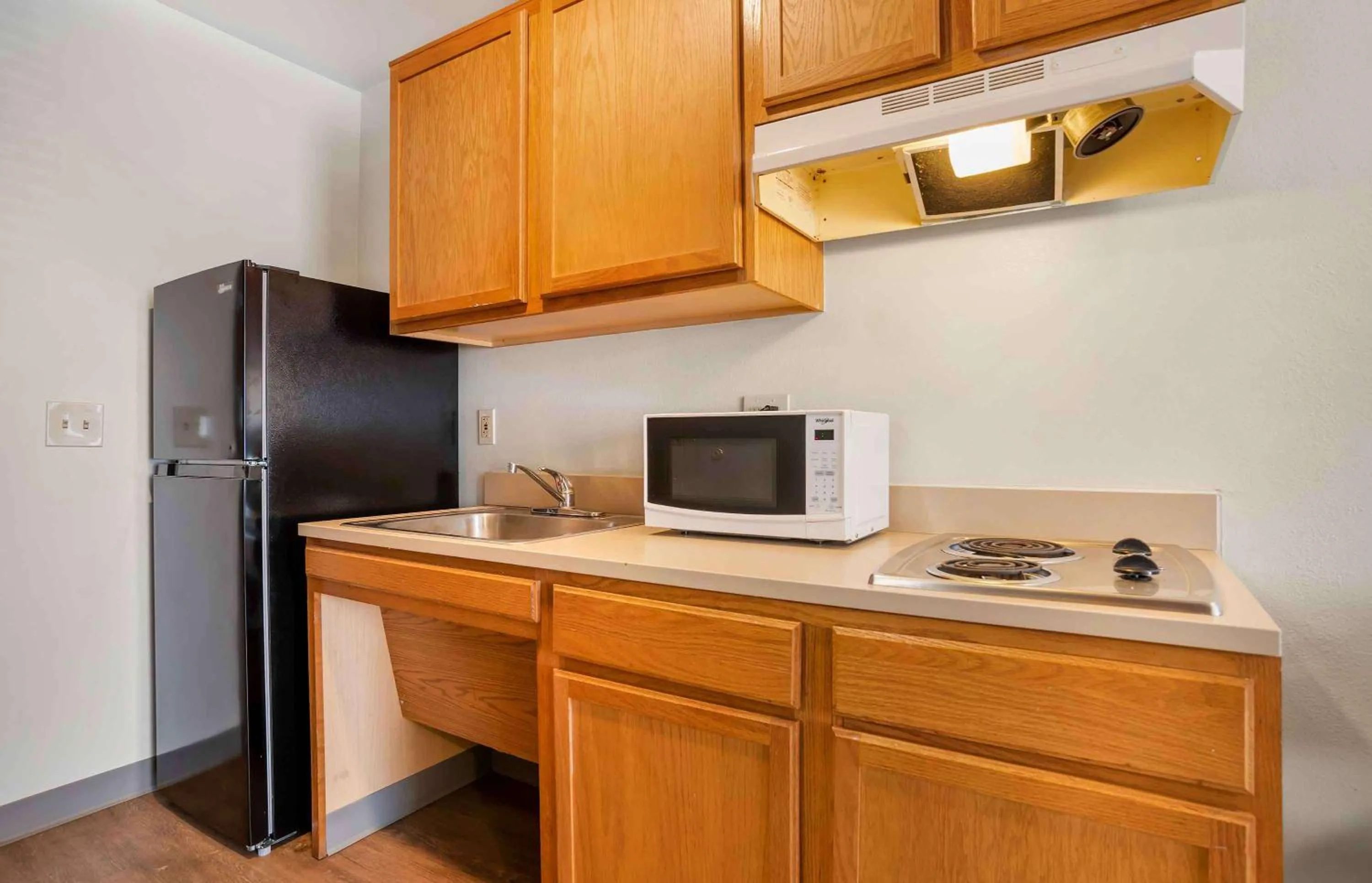 Kitchen or kitchenette in Extended Stay America Select Suites - Birmingham - Bessemer