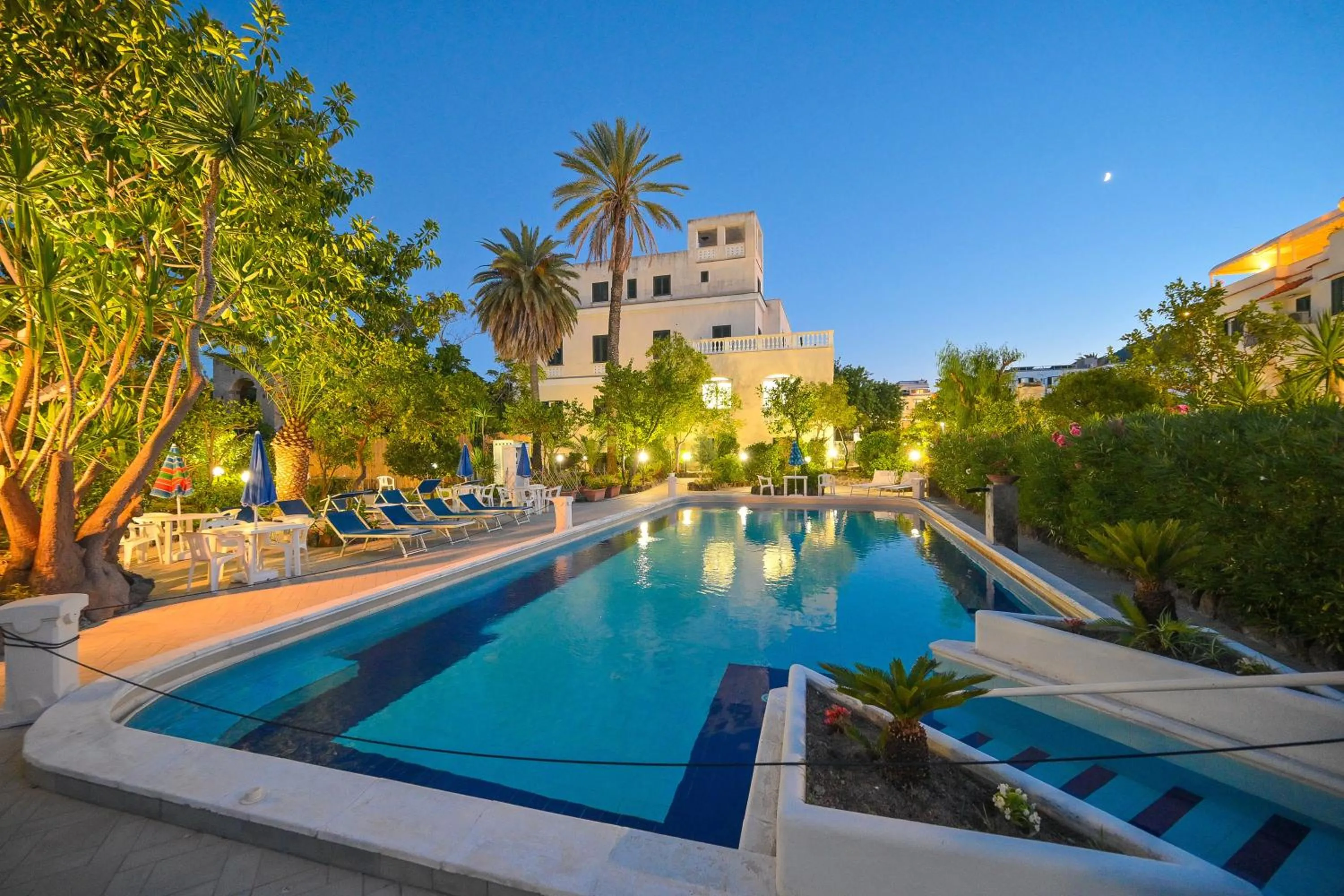 Swimming pool in Hotel Villa Paradiso