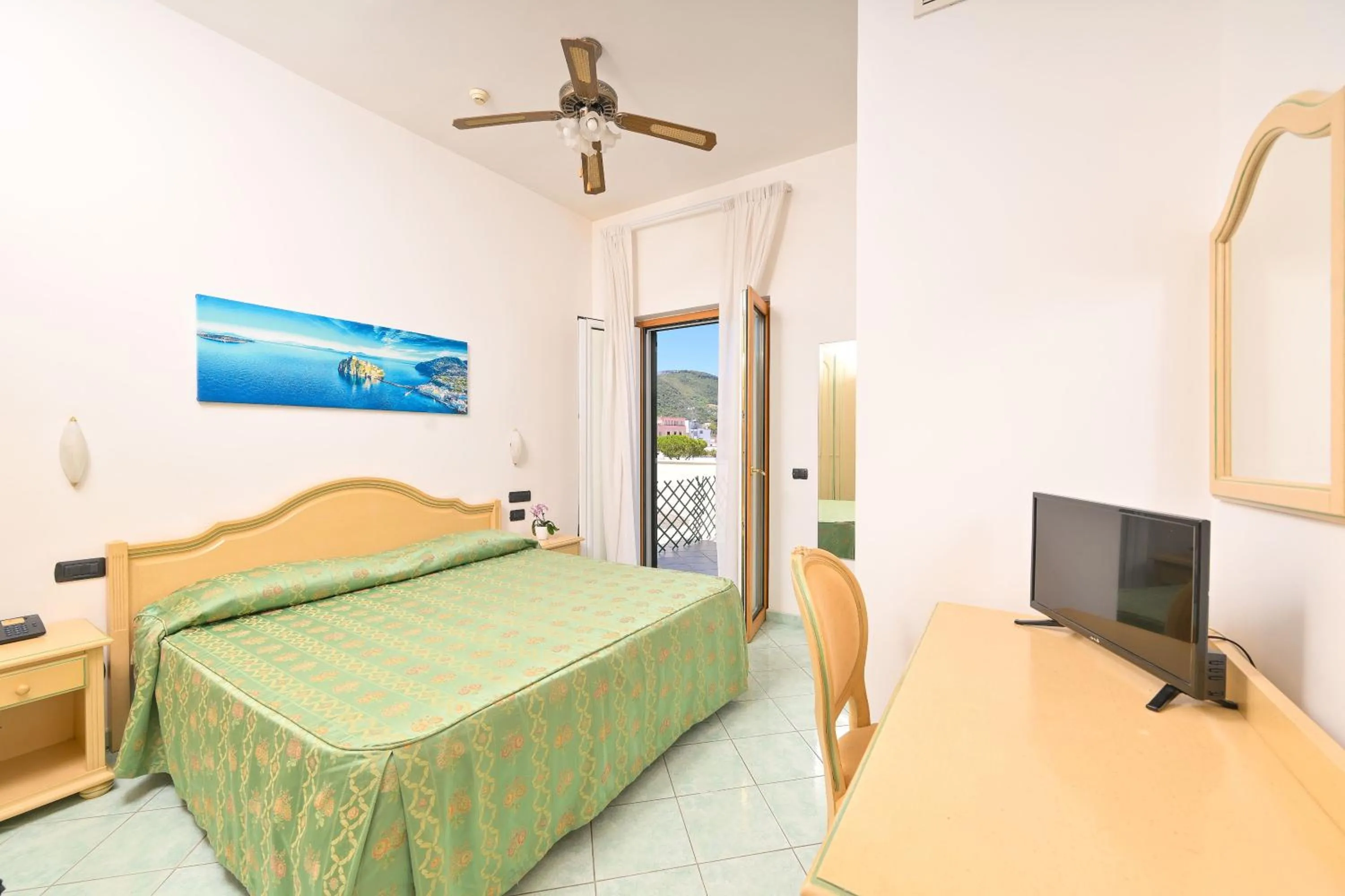 TV and multimedia, Bed in Hotel Villa Paradiso