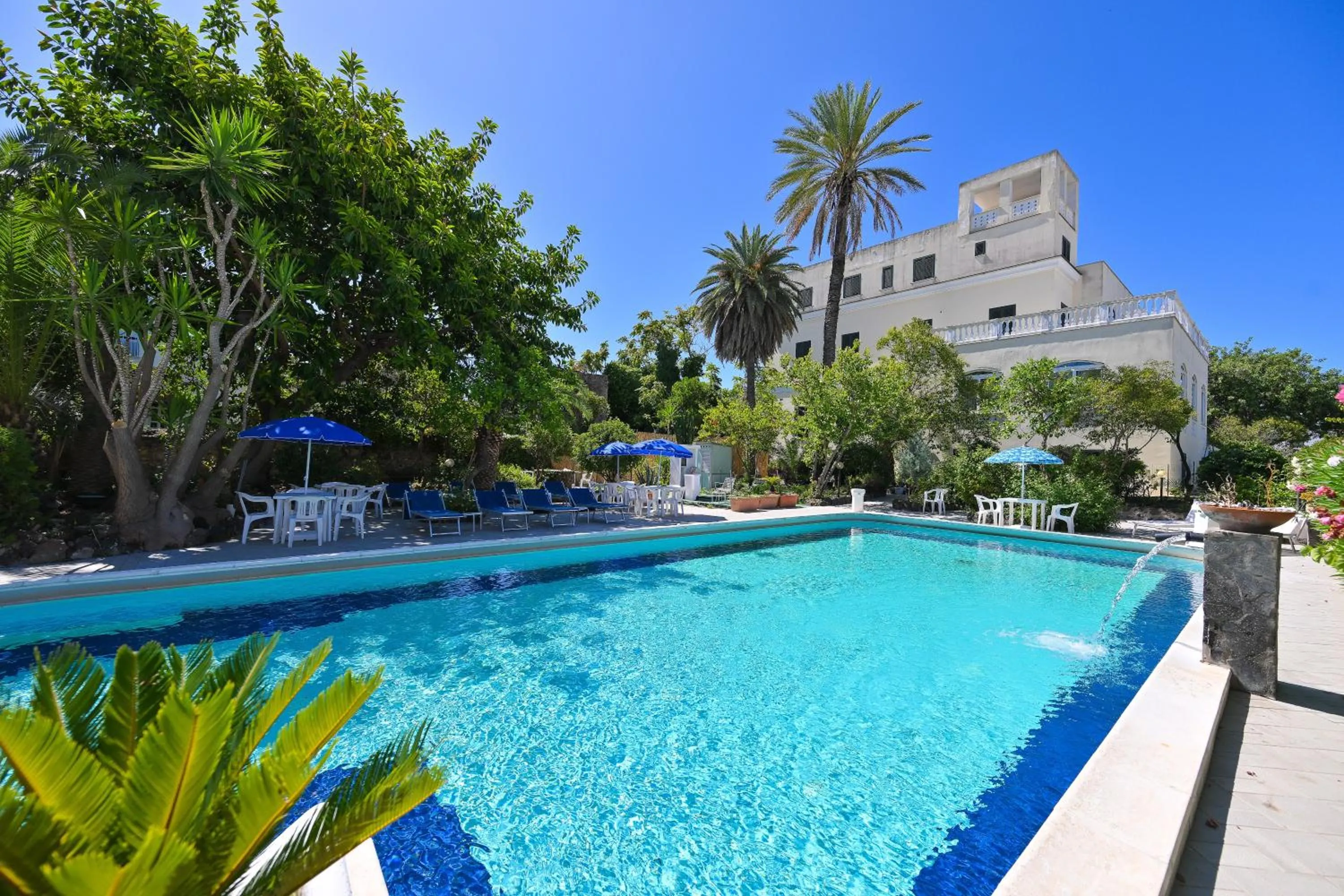 Swimming pool in Hotel Villa Paradiso