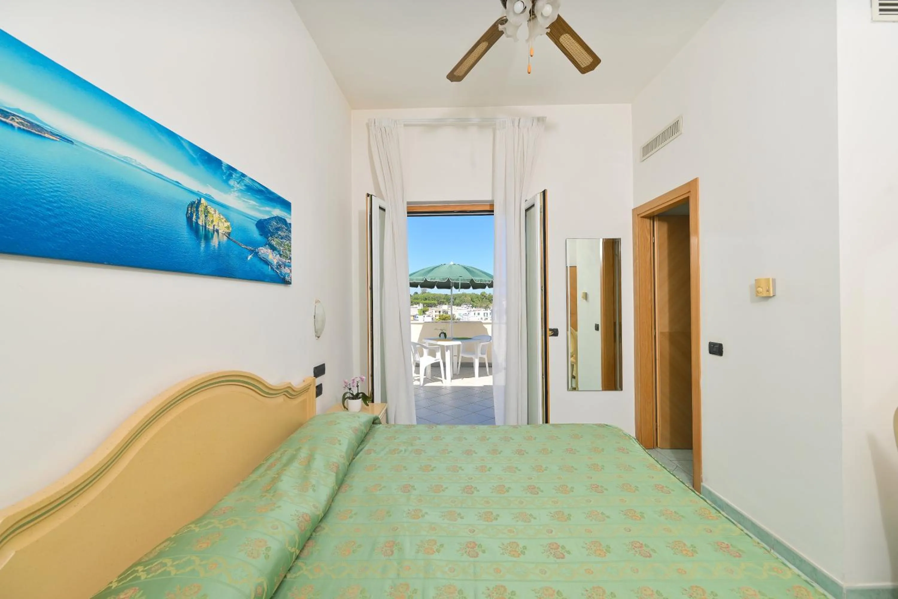 Bed in Hotel Villa Paradiso