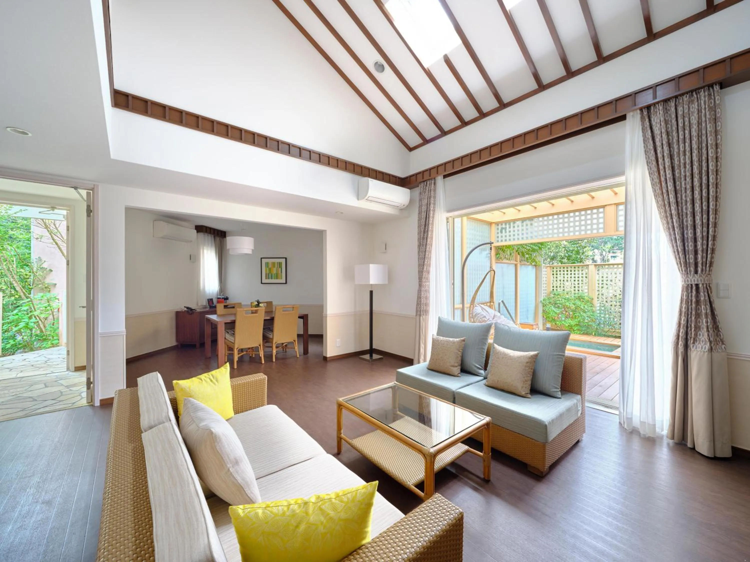 Photo of the whole room in Koyaru-no-sato Doggys Island