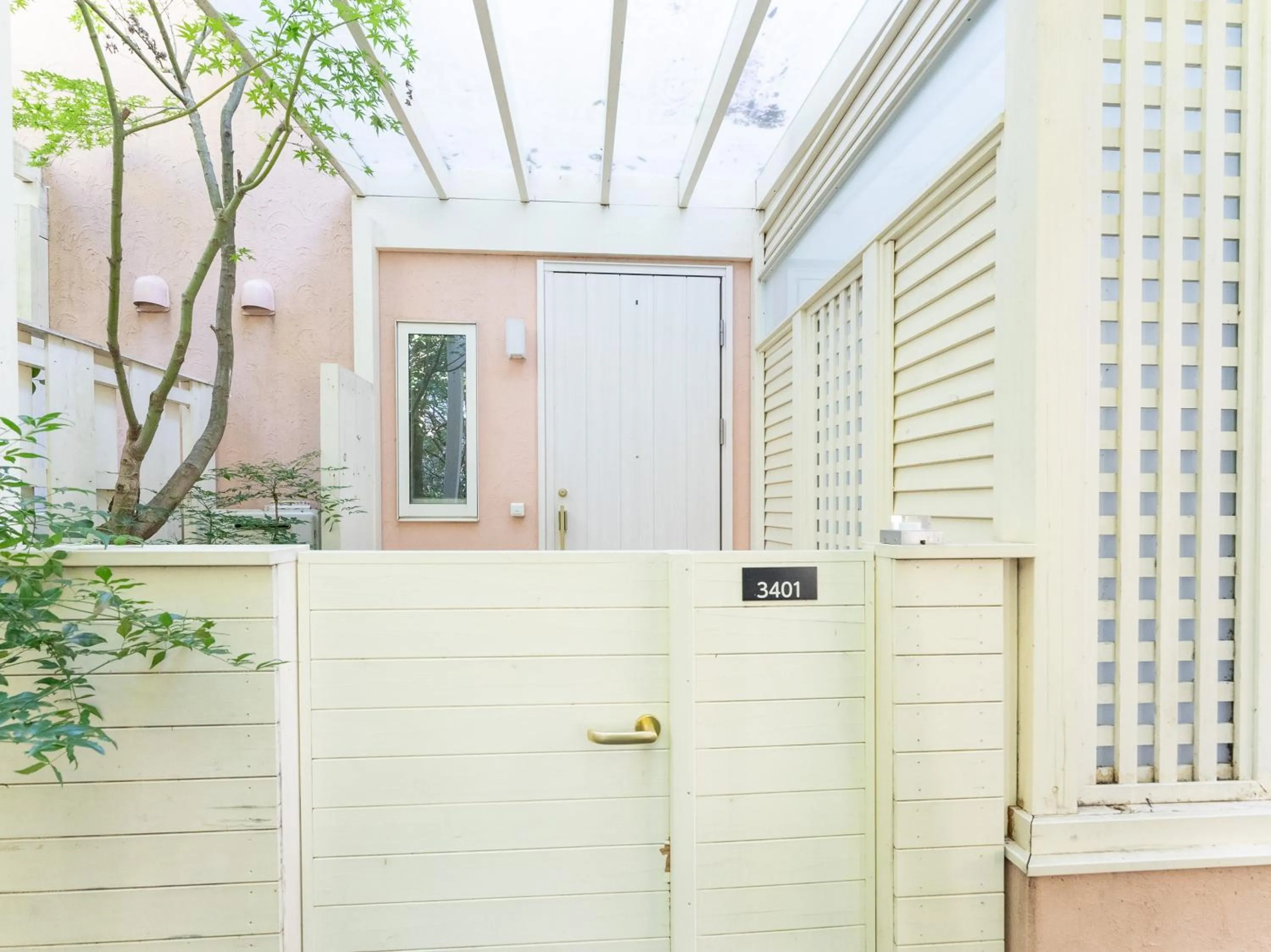 Photo of the whole room in Koyaru-no-sato Doggys Island