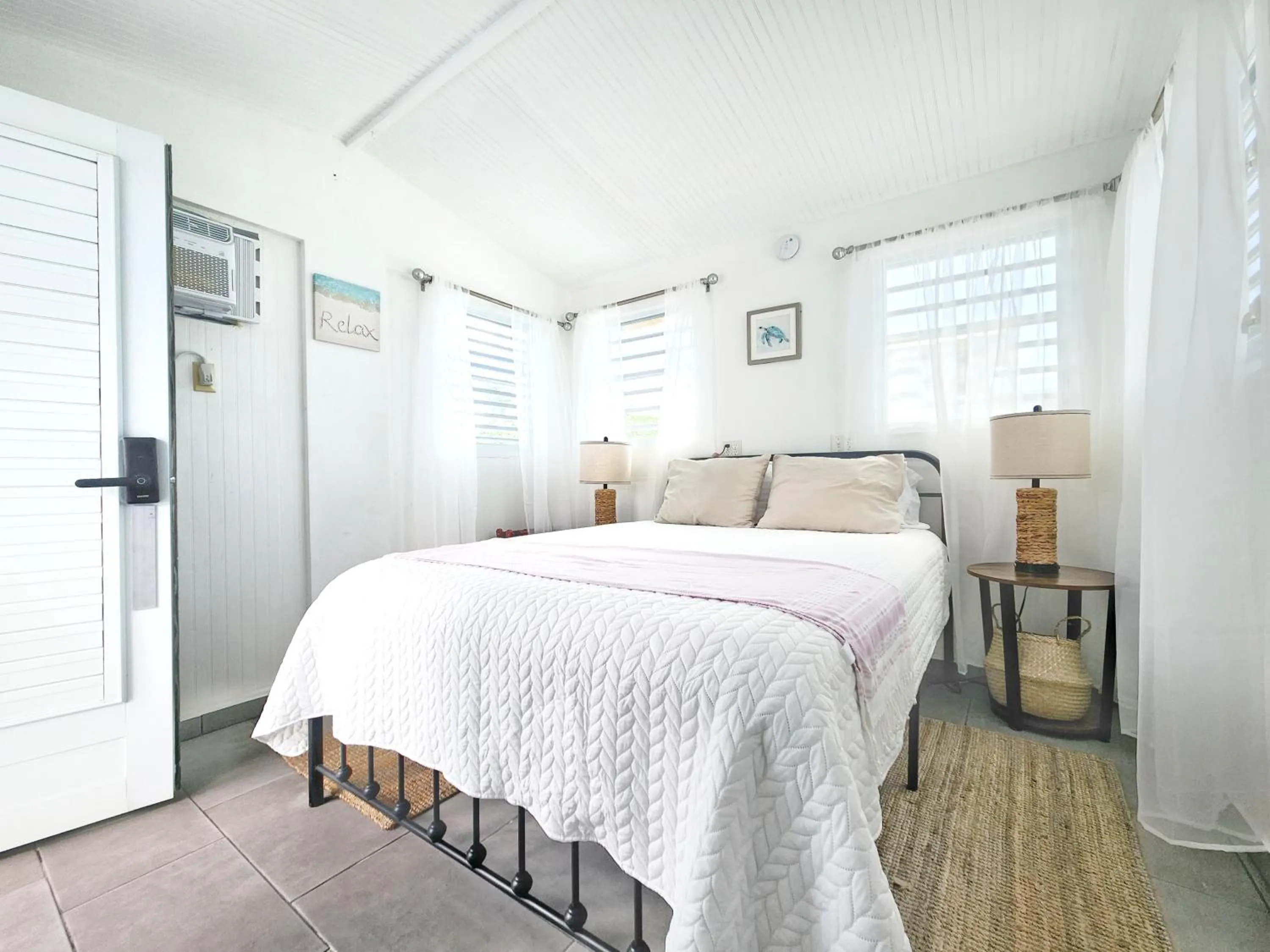Deluxe Queen Room in Kokomo Culebra
