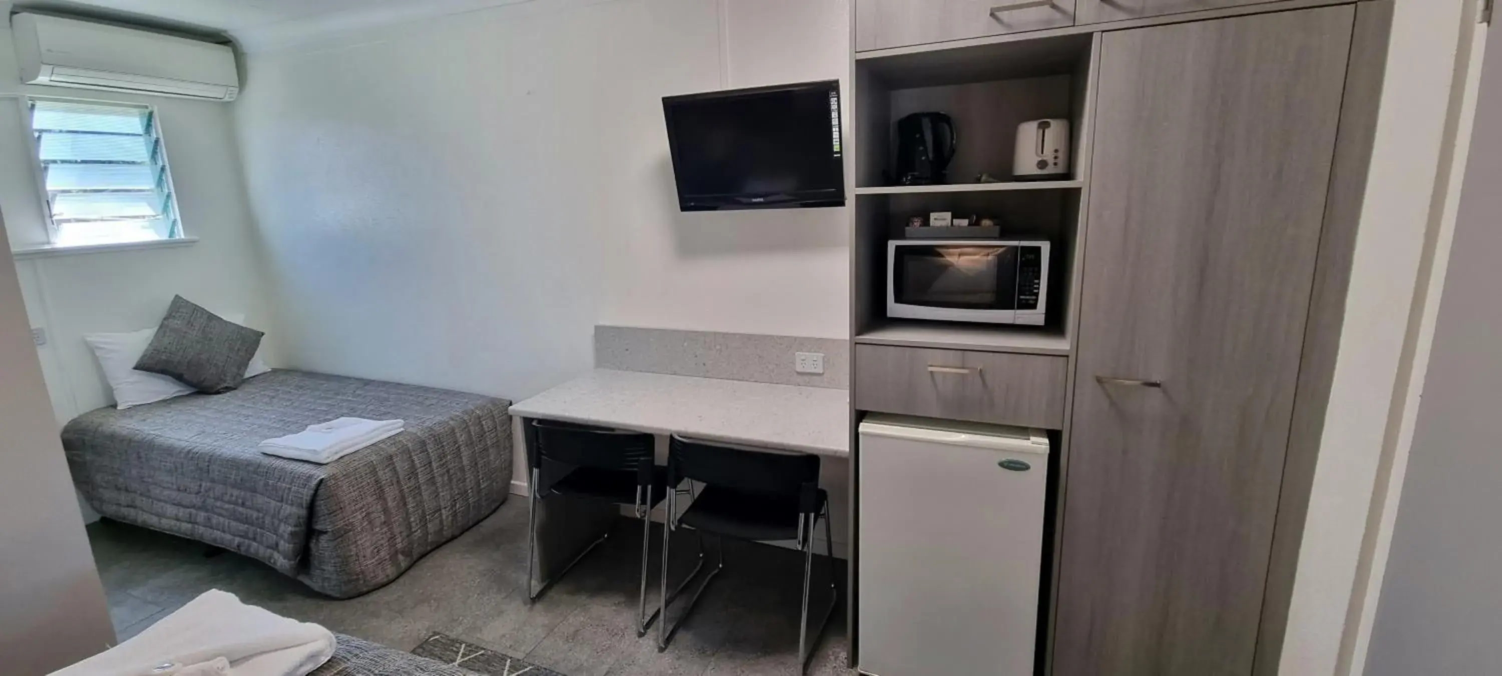 Photo of the whole room, Bed in Y Motels Kingaroy Photo of the whole room, Bed in Y Motels Kingaroy