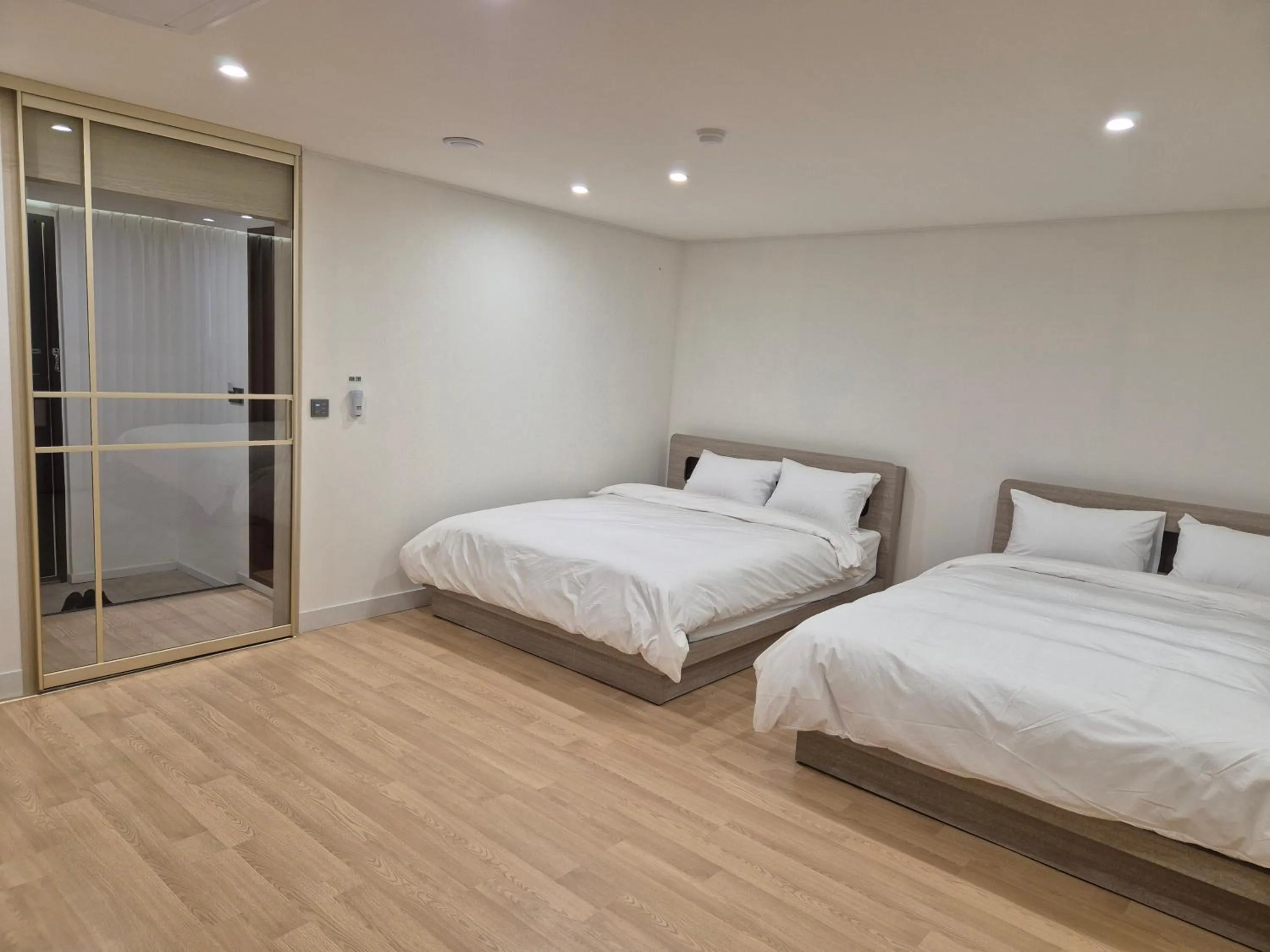 Decorative detail, Bed in Gwang Jang Hotel