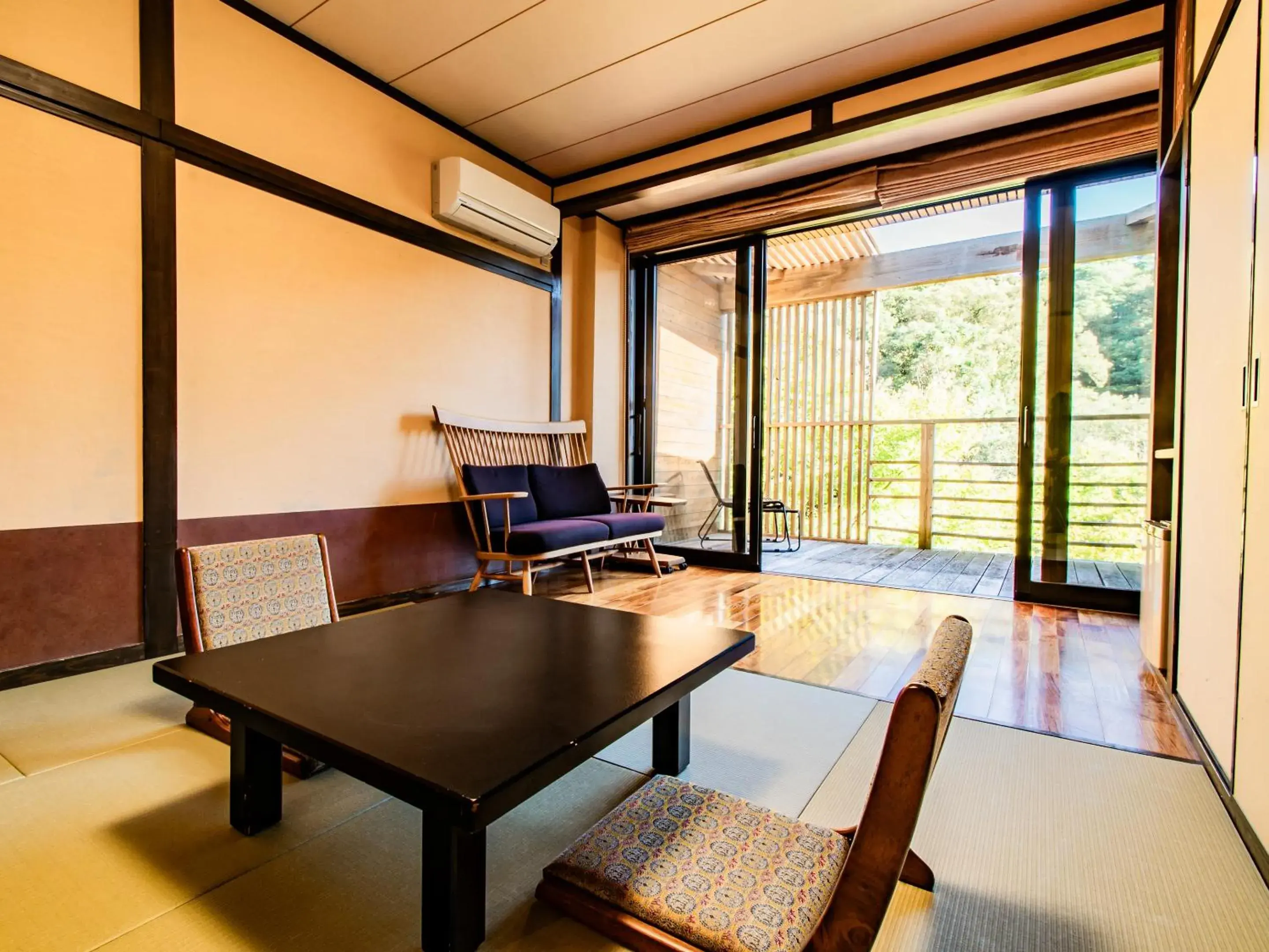 Photo of the whole room in Kirishima Momijidani Seiryuso Photo of the whole room in Kirishima Momijidani Seiryuso