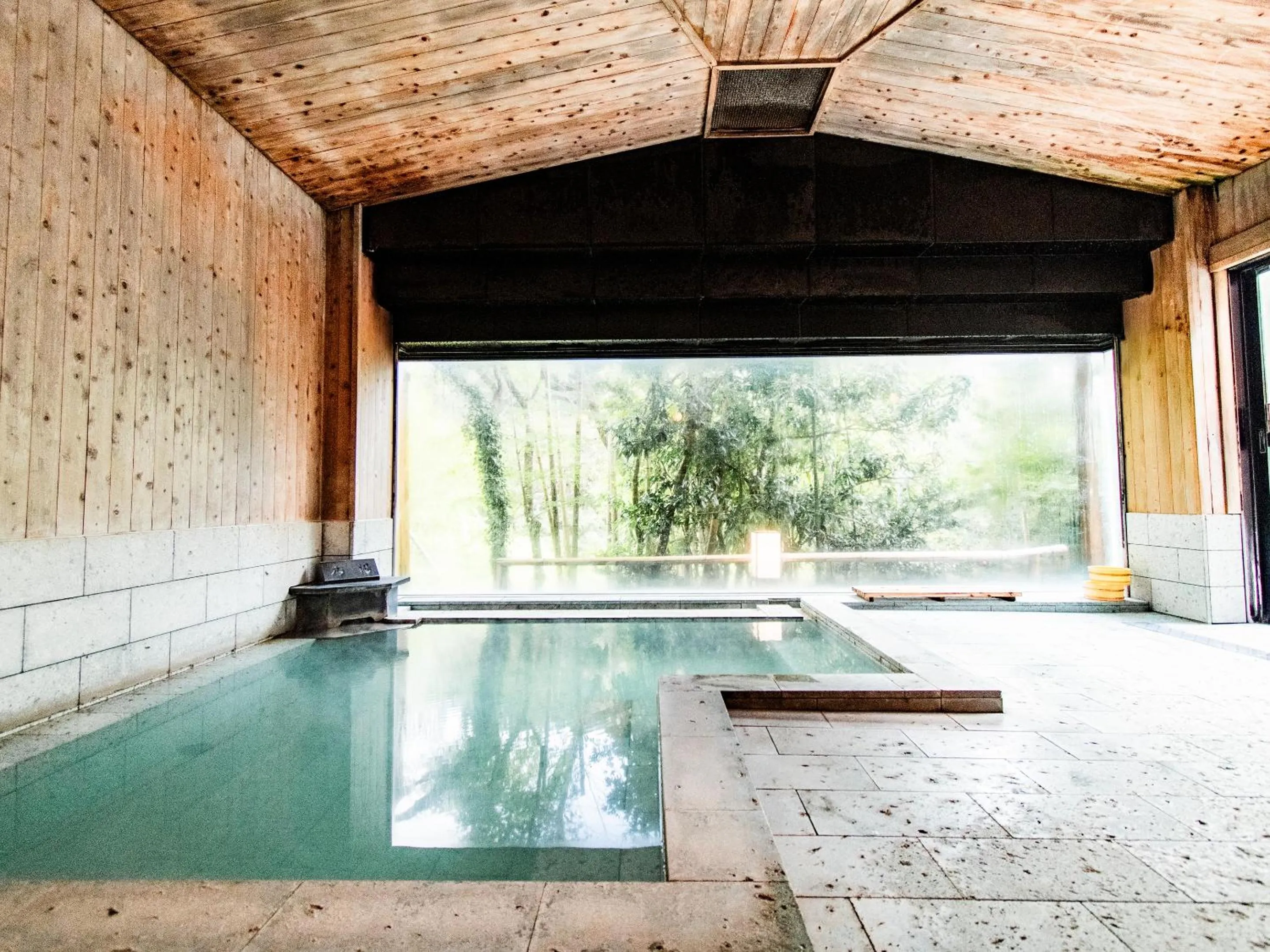 Public Bath in Kirishima Momijidani Seiryuso